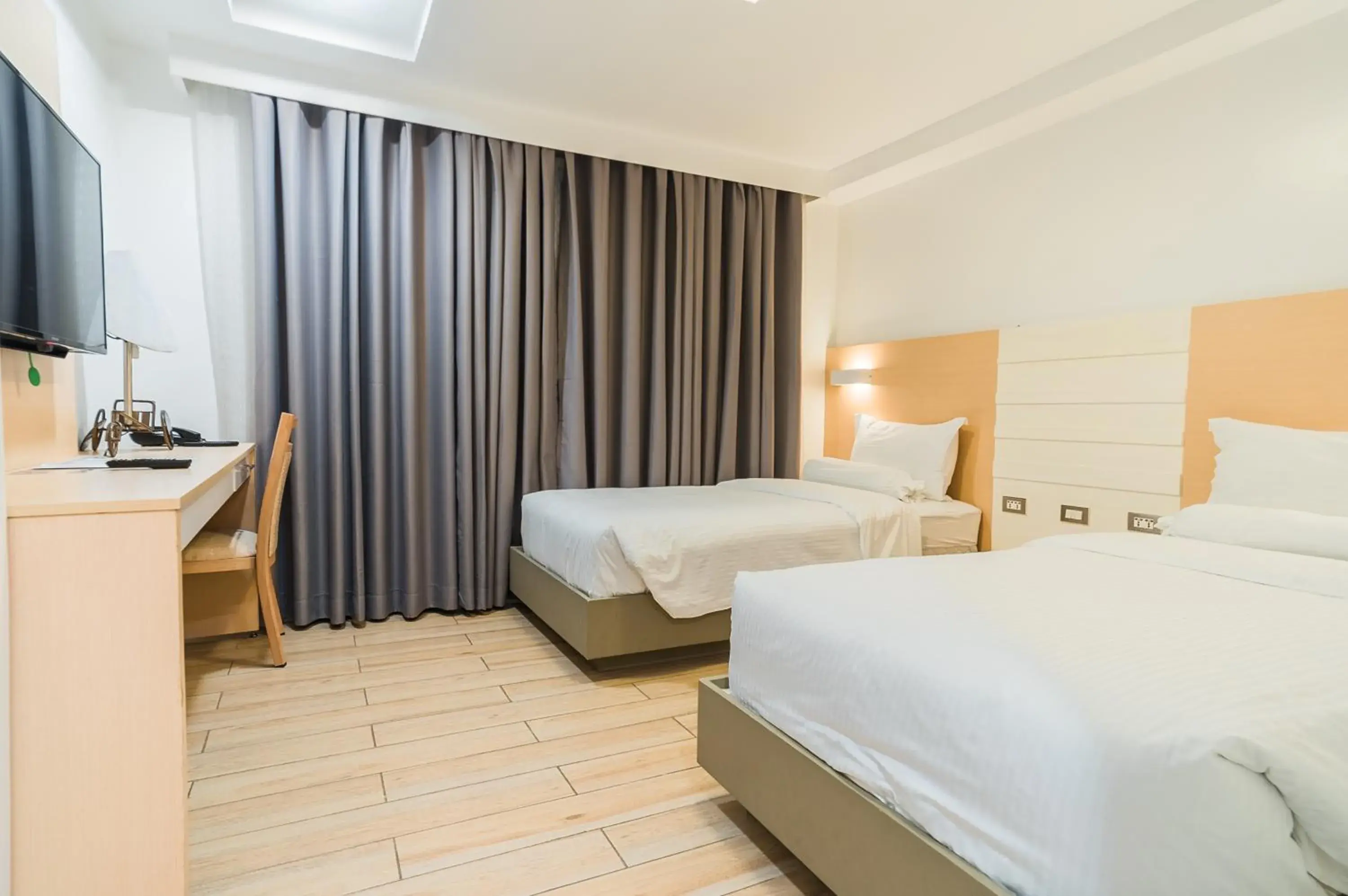 Superior Double or Twin Room in Heroes Hotel Superior Double or Twin Room in Heroes Hotel