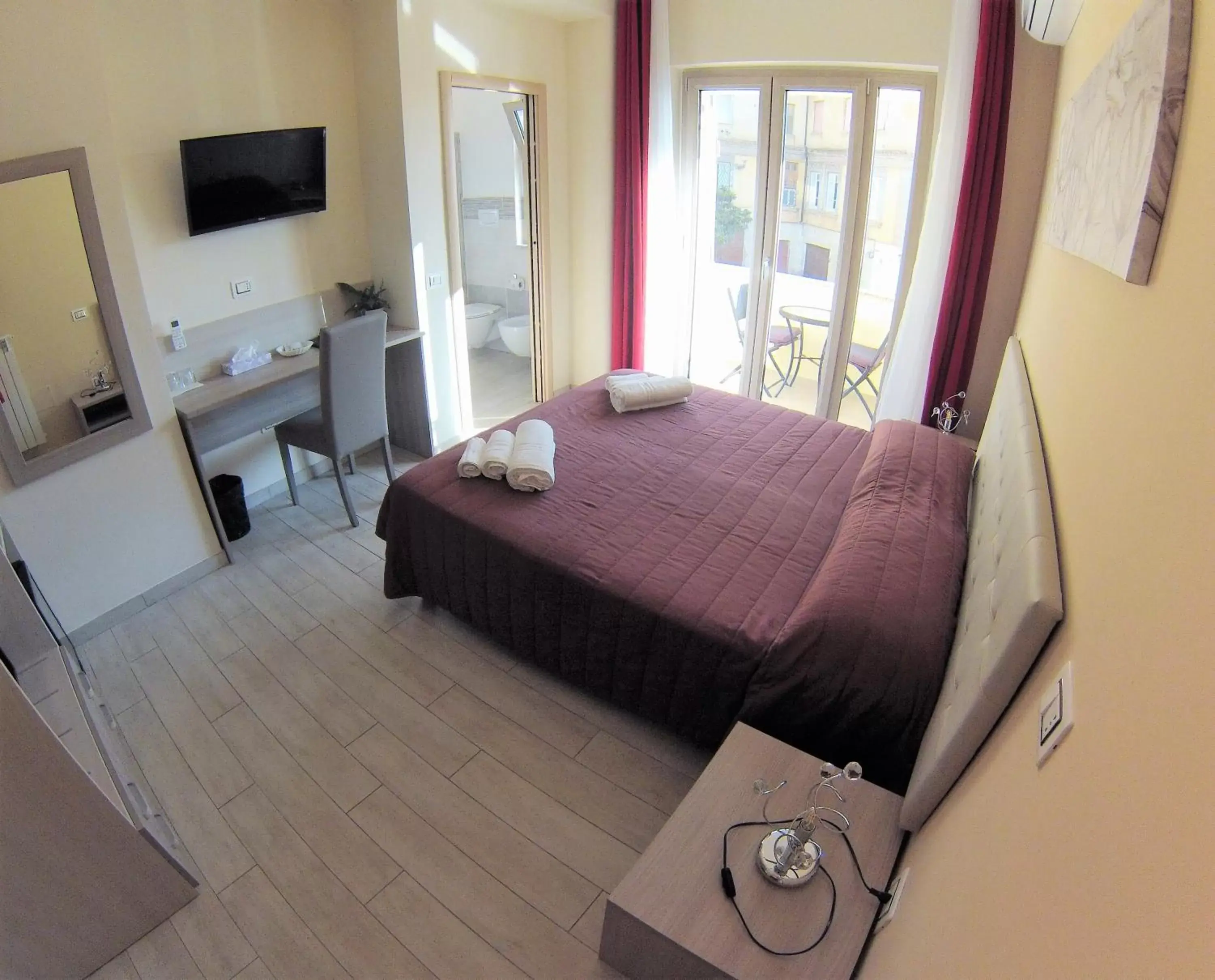 Deluxe Double Room with Balcony - single occupancy in Tropeacentro Deluxe Double Room with Balcony - single occupancy in Tropeacentro