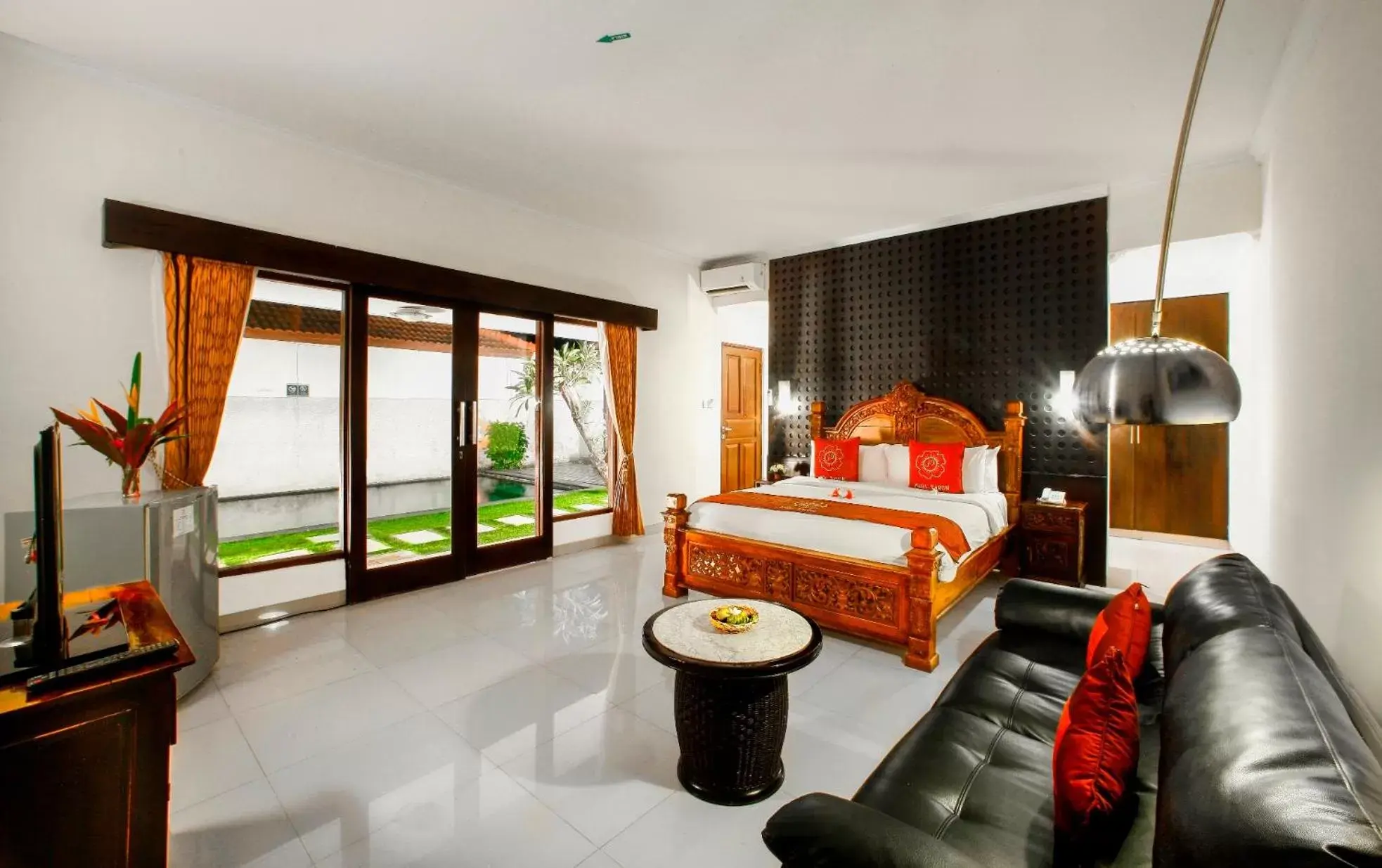 One-Bedroom Villa in Puri Saron Hotel Baruna Beach Lovina One-Bedroom Villa in Puri Saron Hotel Baruna Beach Lovina