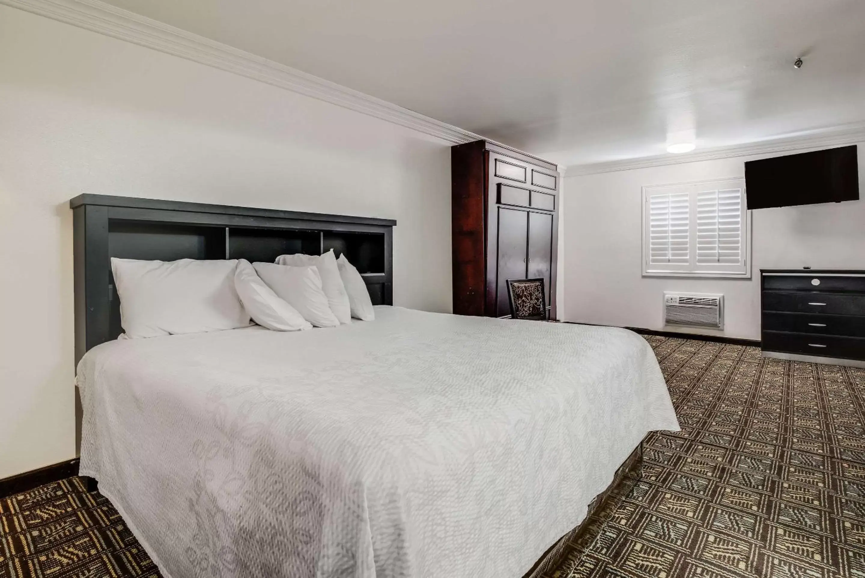 King Suite - Non-Smoking in Rodeway Inn Old Town Temecula King Suite - Non-Smoking in Rodeway Inn Old Town Temecula