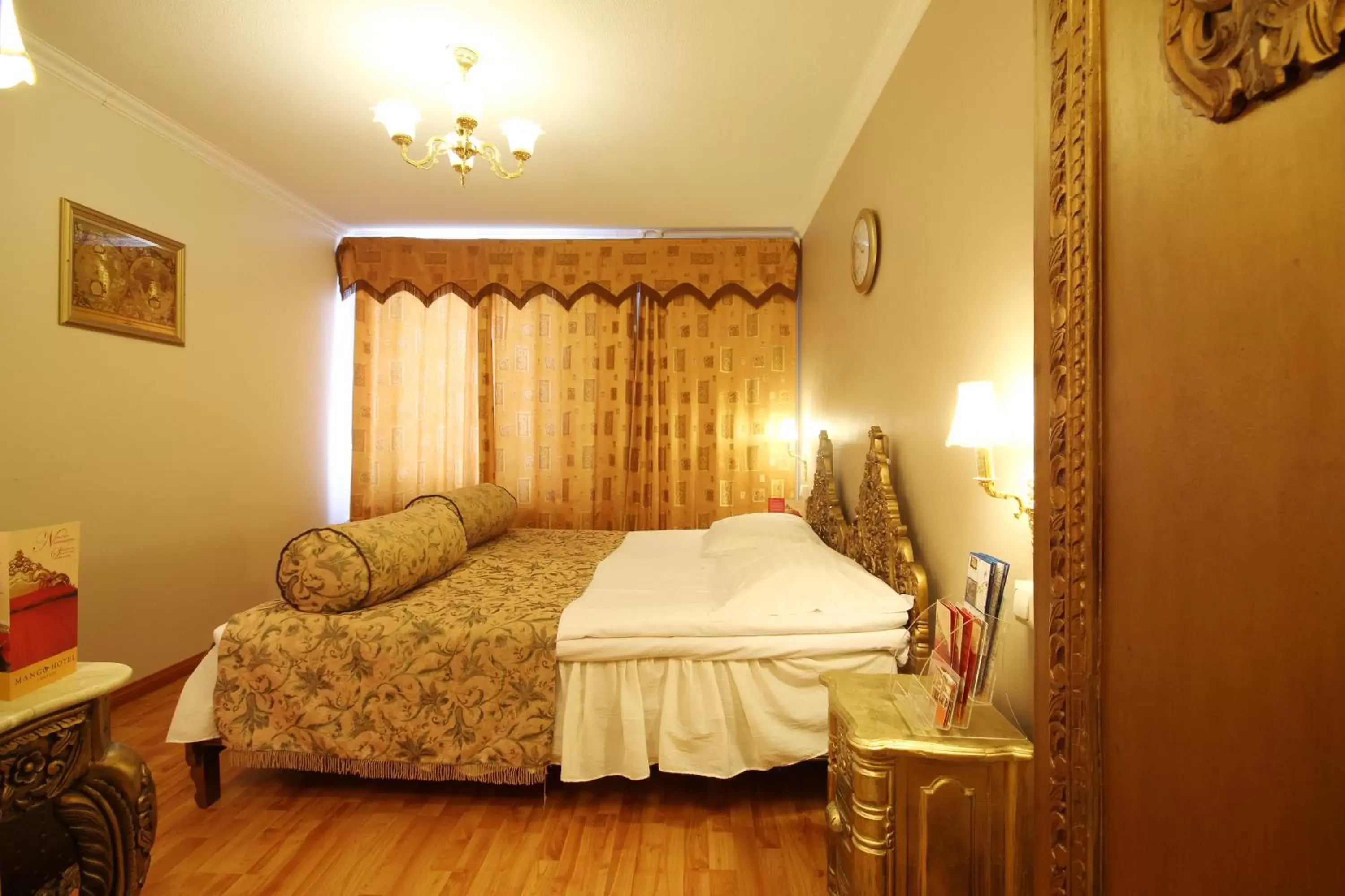 Double Room with Private Bathroom and toilet in Mango Hotel Double Room with Private Bathroom and toilet in Mango Hotel