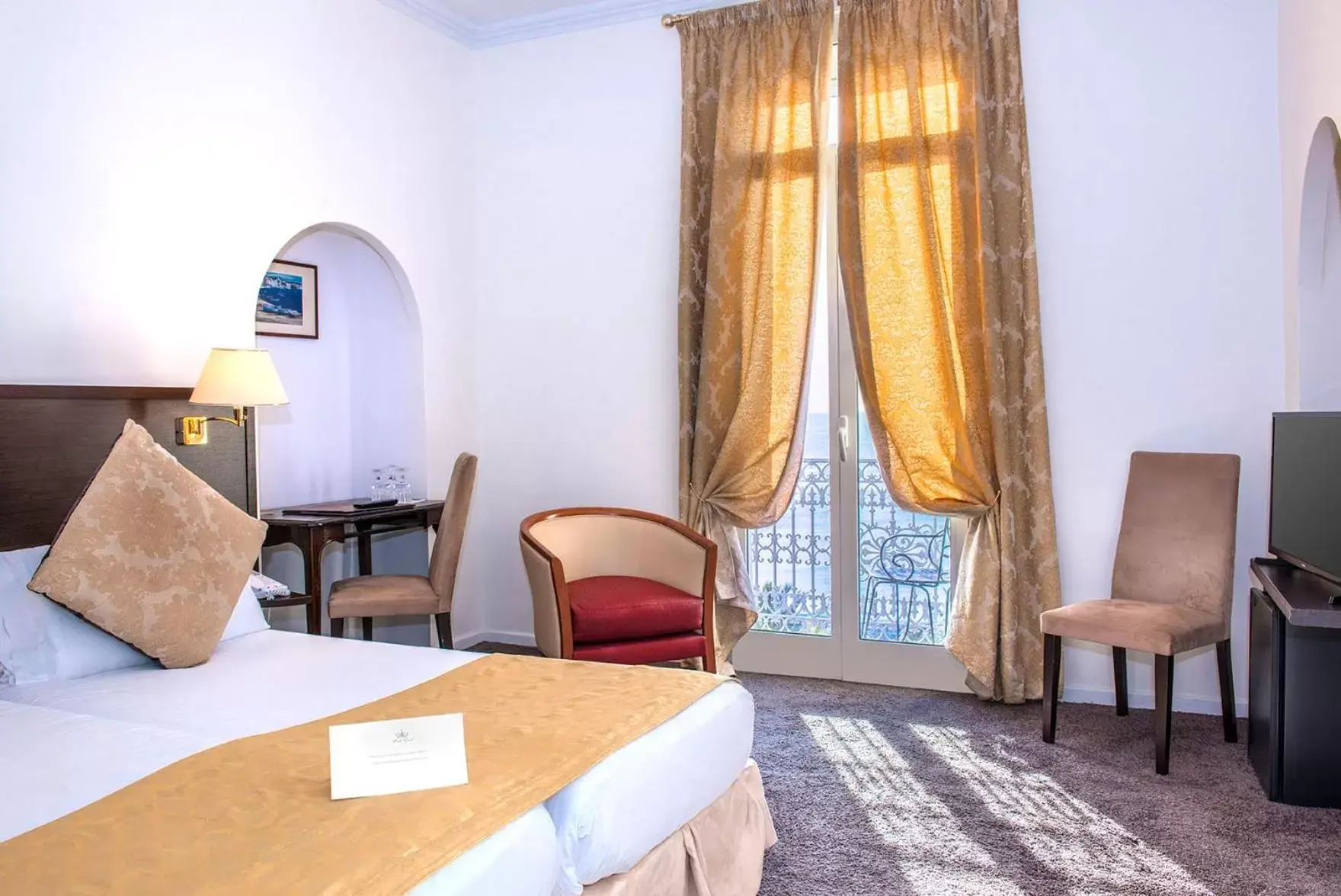 Superior Room with Sea View in Hôtel West End Promenade Superior Room with Sea View in Hôtel West End Promenade