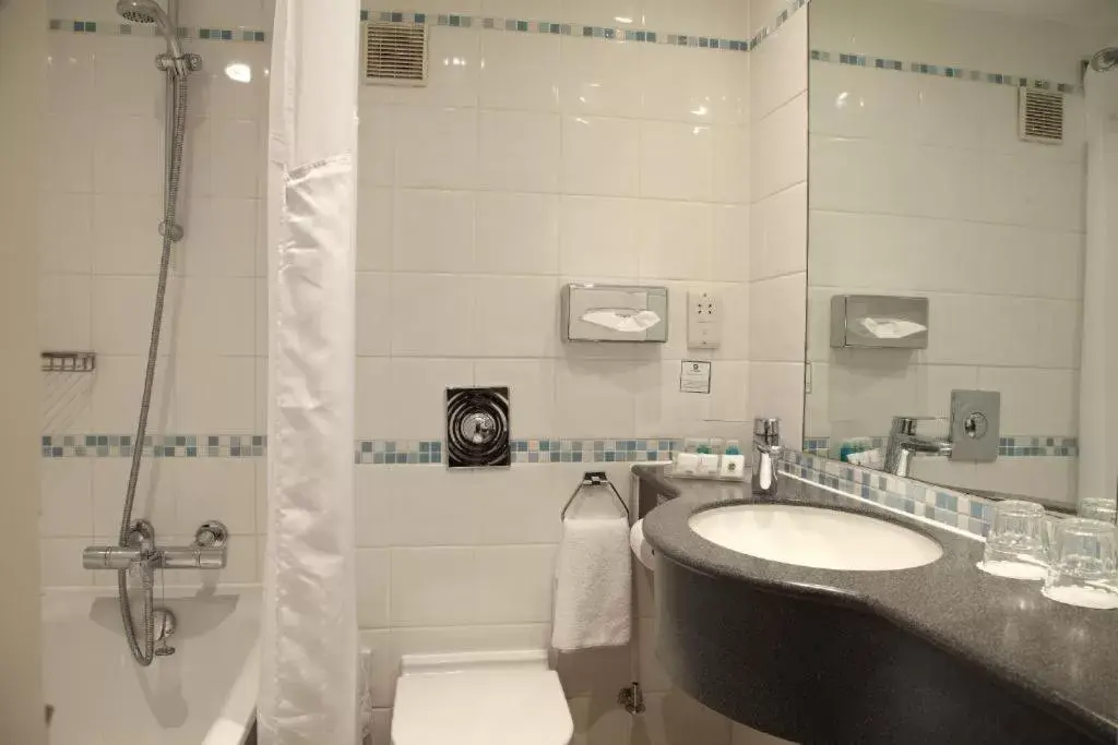Standard Double or Twin Room in Holiday Inn Brentwood, an IHG Hotel Standard Double or Twin Room in Holiday Inn Brentwood, an IHG Hotel