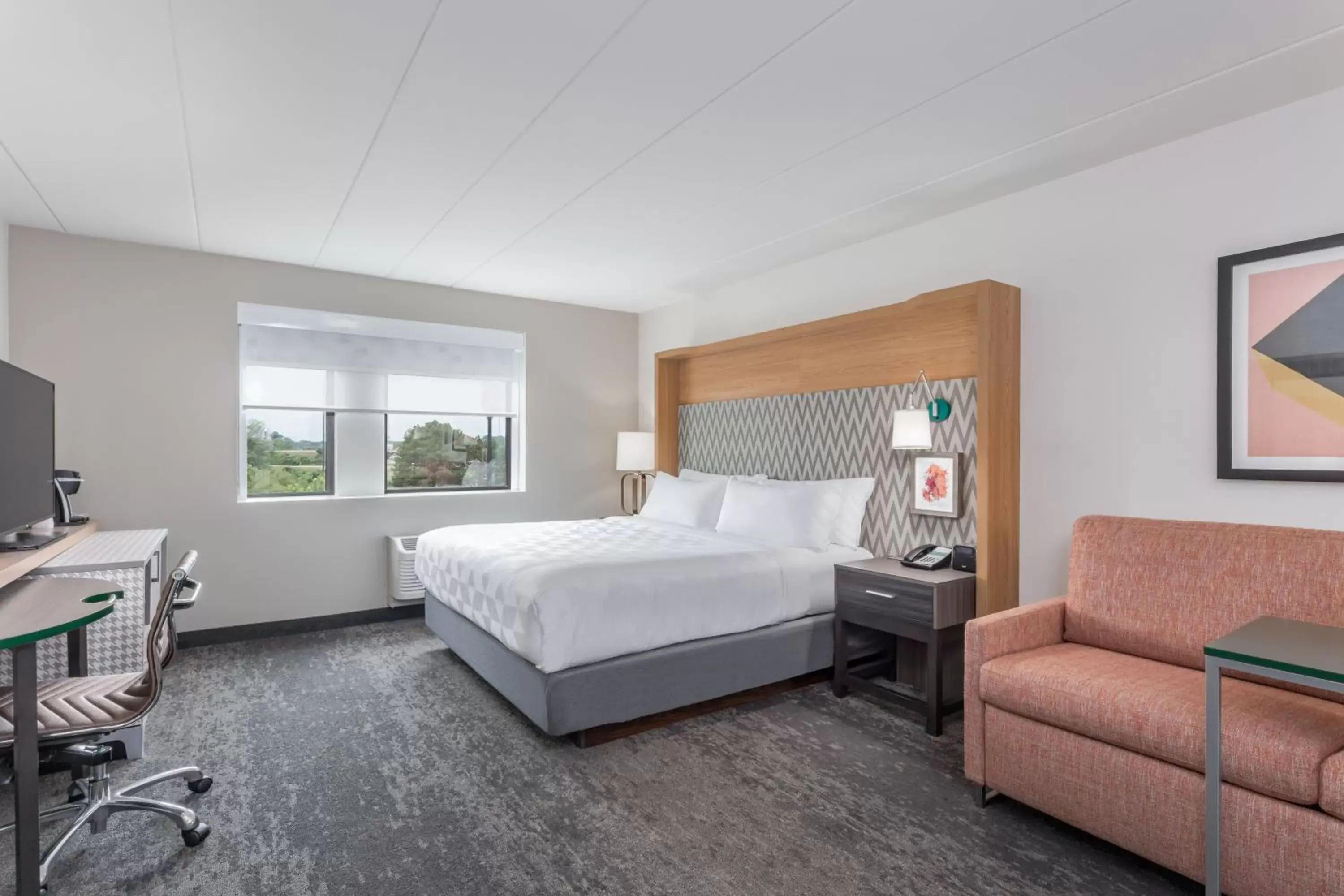 Standard King Room with Sofa Bed - Non-Smoking in Holiday Inn - Columbus by IHG Standard King Room with Sofa Bed - Non-Smoking in Holiday Inn - Columbus by IHG