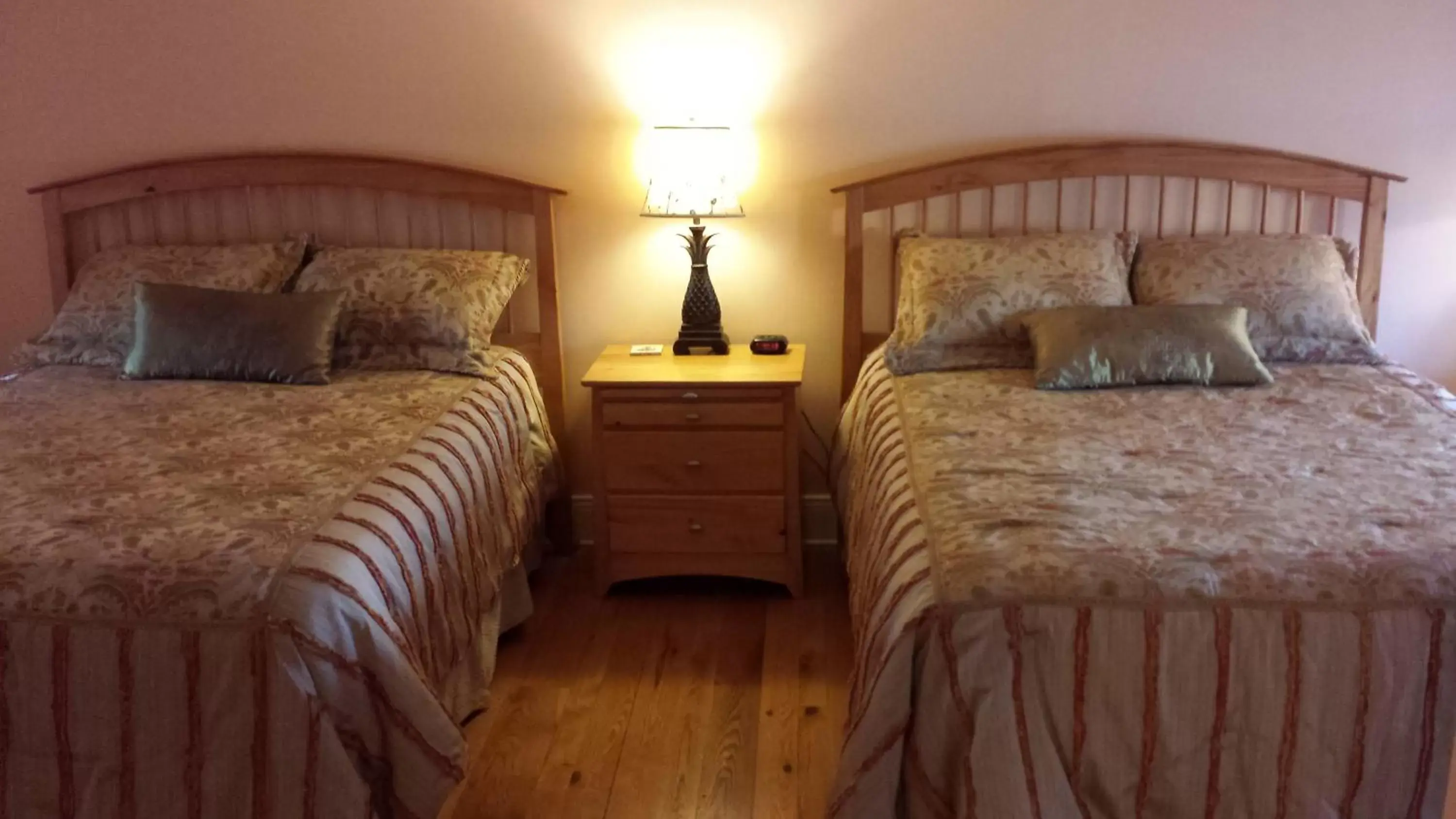 Queen Room with Two Queen Beds - 6 in Compass Rose Inn Queen Room with Two Queen Beds - 6 in Compass Rose Inn