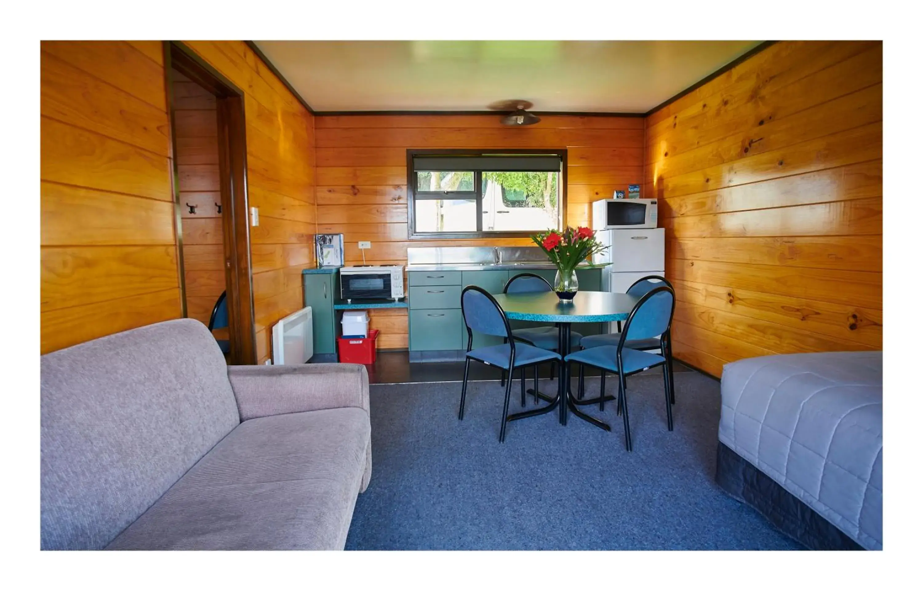 Large Cabin with Kitchenette and Shared Bathroom (7 Guests) in Greymouth Seaside TOP 10 Holiday Park Large Cabin with Kitchenette and Shared Bathroom (7 Guests) in Greymouth Seaside TOP 10 Holiday Park