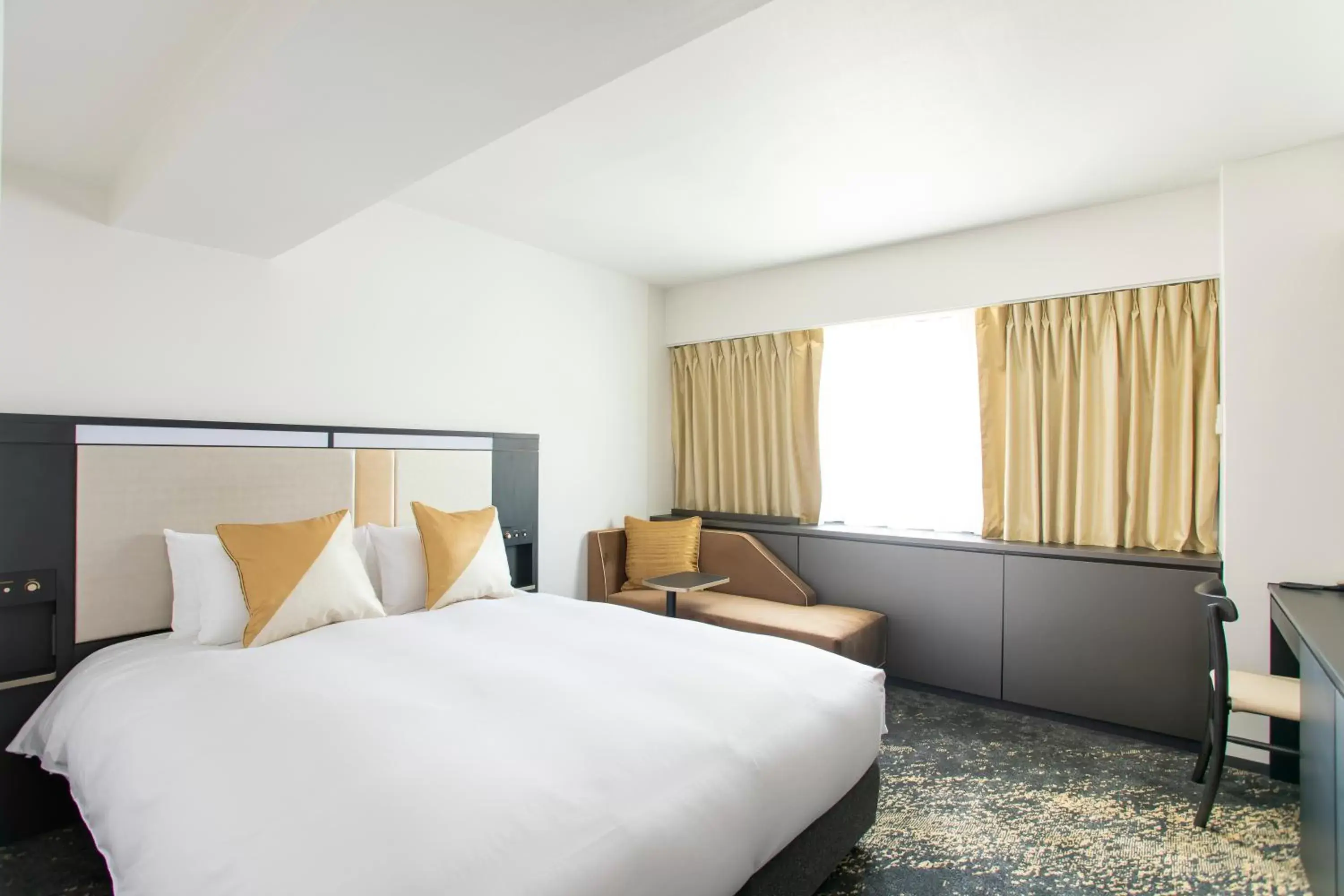 Cross Floor Superior Double Room with Club Lounge Access - Non-Smoking in Cross Hotel Osaka Cross Floor Superior Double Room with Club Lounge Access - Non-Smoking in Cross Hotel Osaka