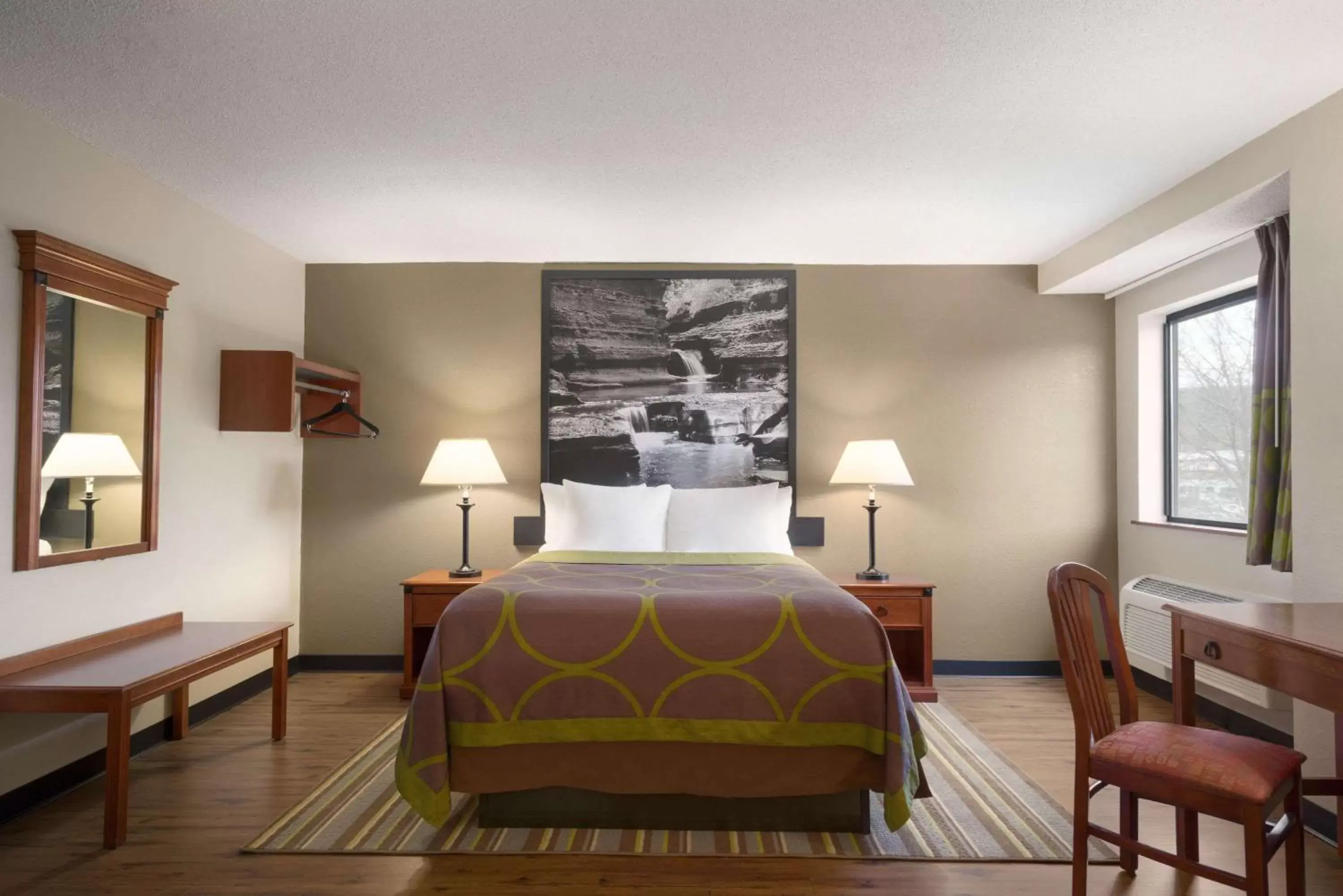 Queen Studio Suite - Non-Smoking in Super 8 by Wyndham Ithaca Queen Studio Suite - Non-Smoking in Super 8 by Wyndham Ithaca