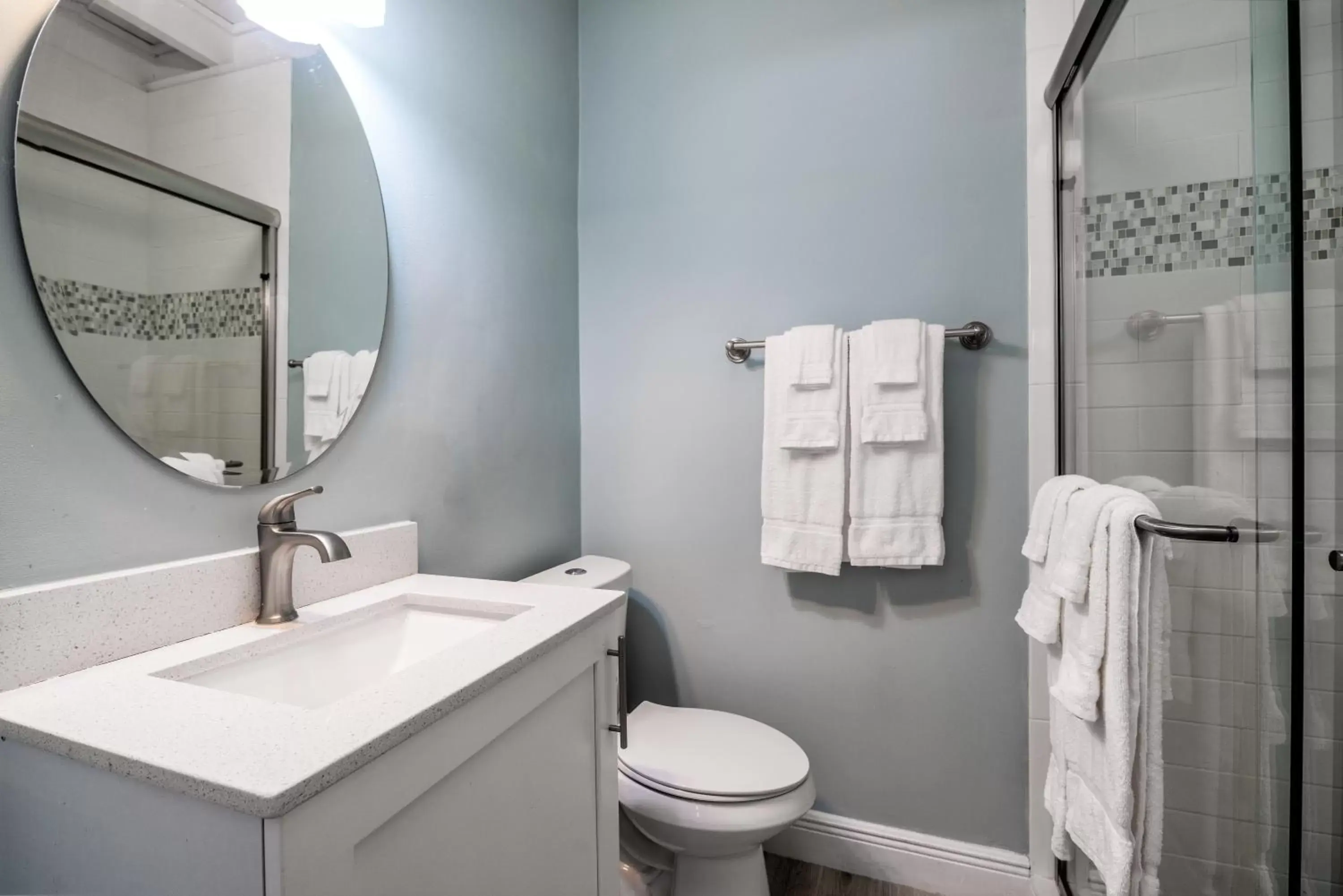 Queen Suite in Rainbow Bend Resort Queen Suite in Rainbow Bend Resort