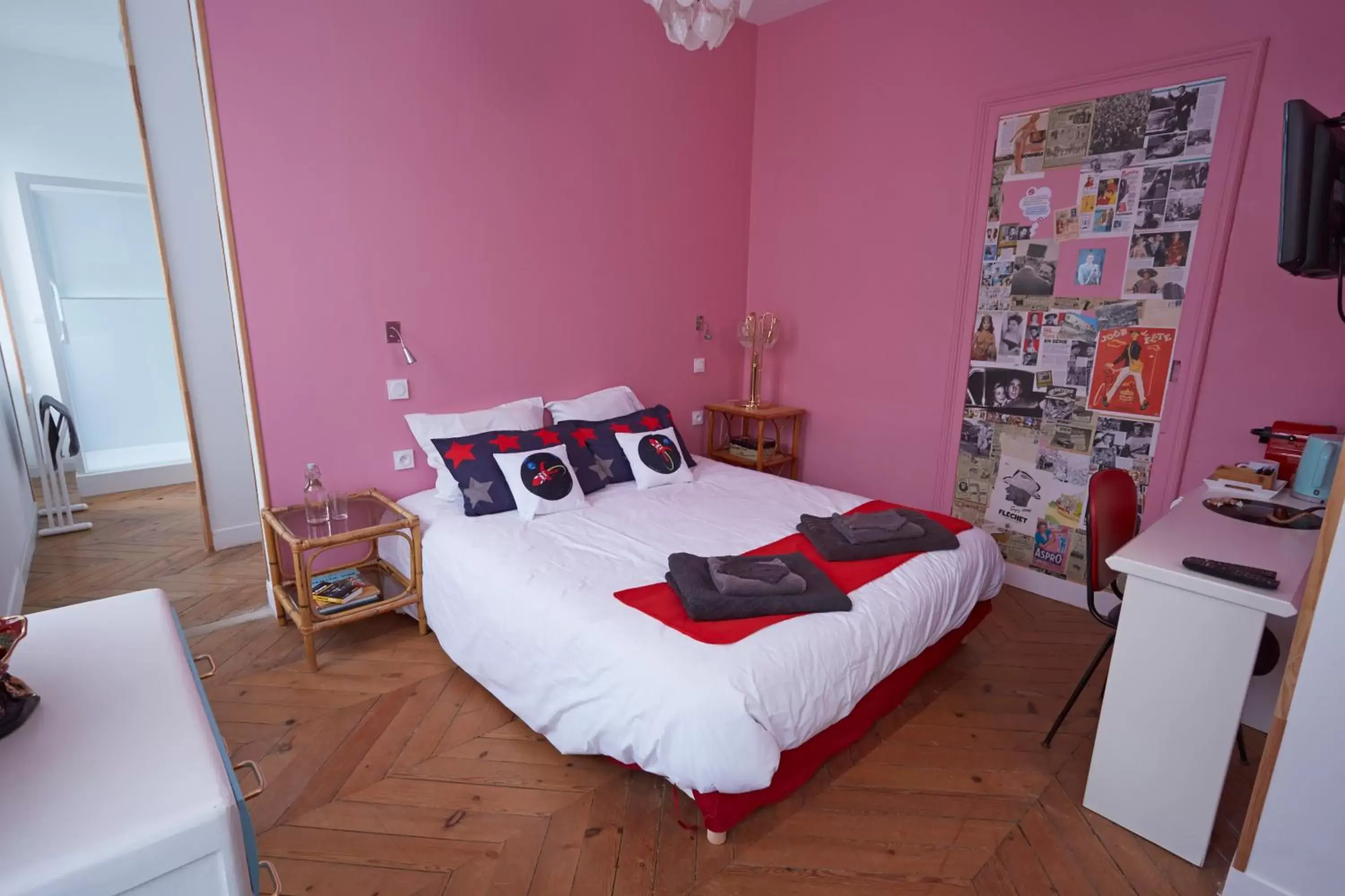 Standard Double or Twin Room in Normand'Histoire Chambres d'Hôtes Standard Double or Twin Room in Normand'Histoire Chambres d'Hôtes