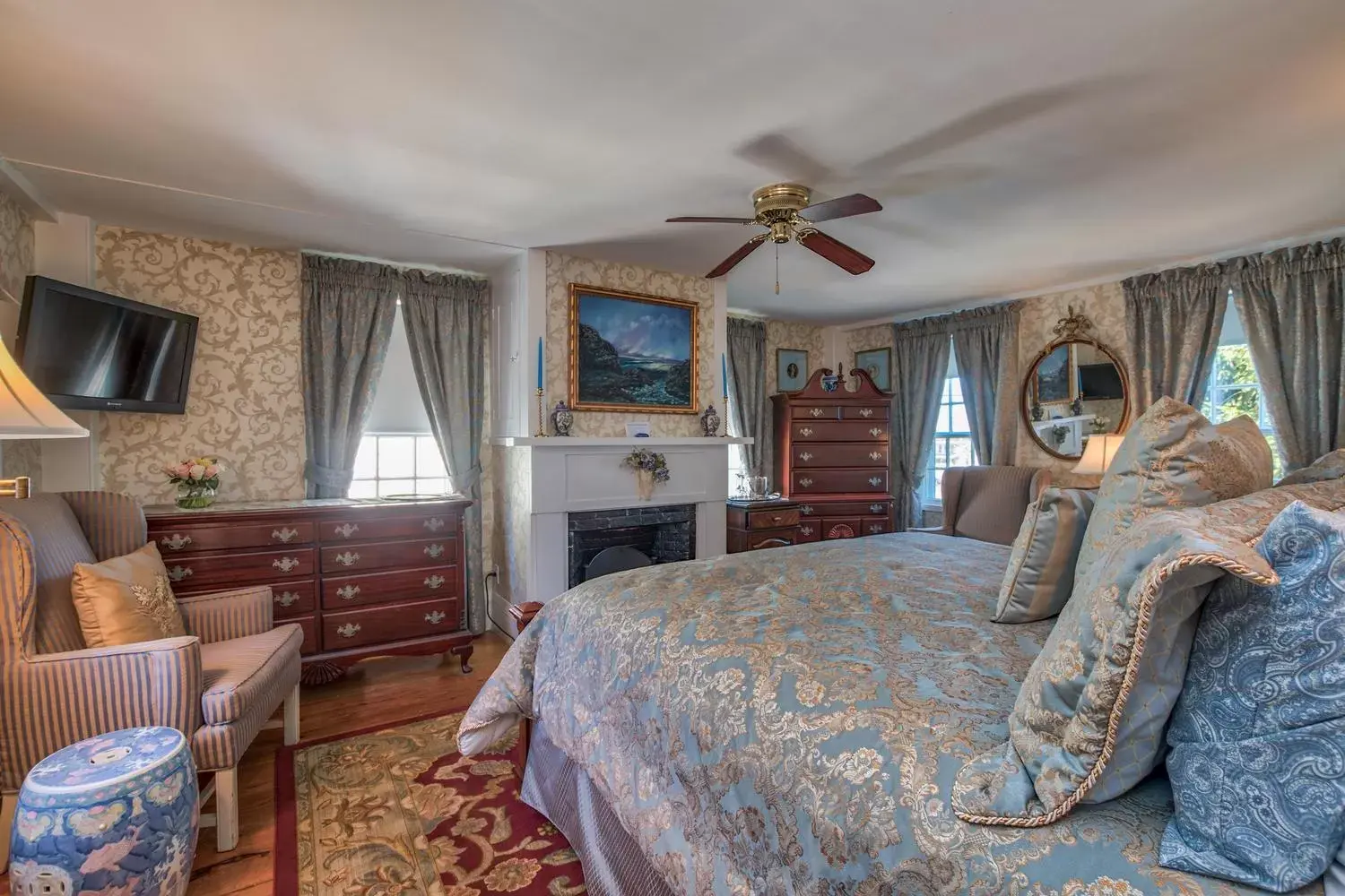 Standard King Room in Holiday Guest House Bed & Breakfast Standard King Room in Holiday Guest House Bed & Breakfast