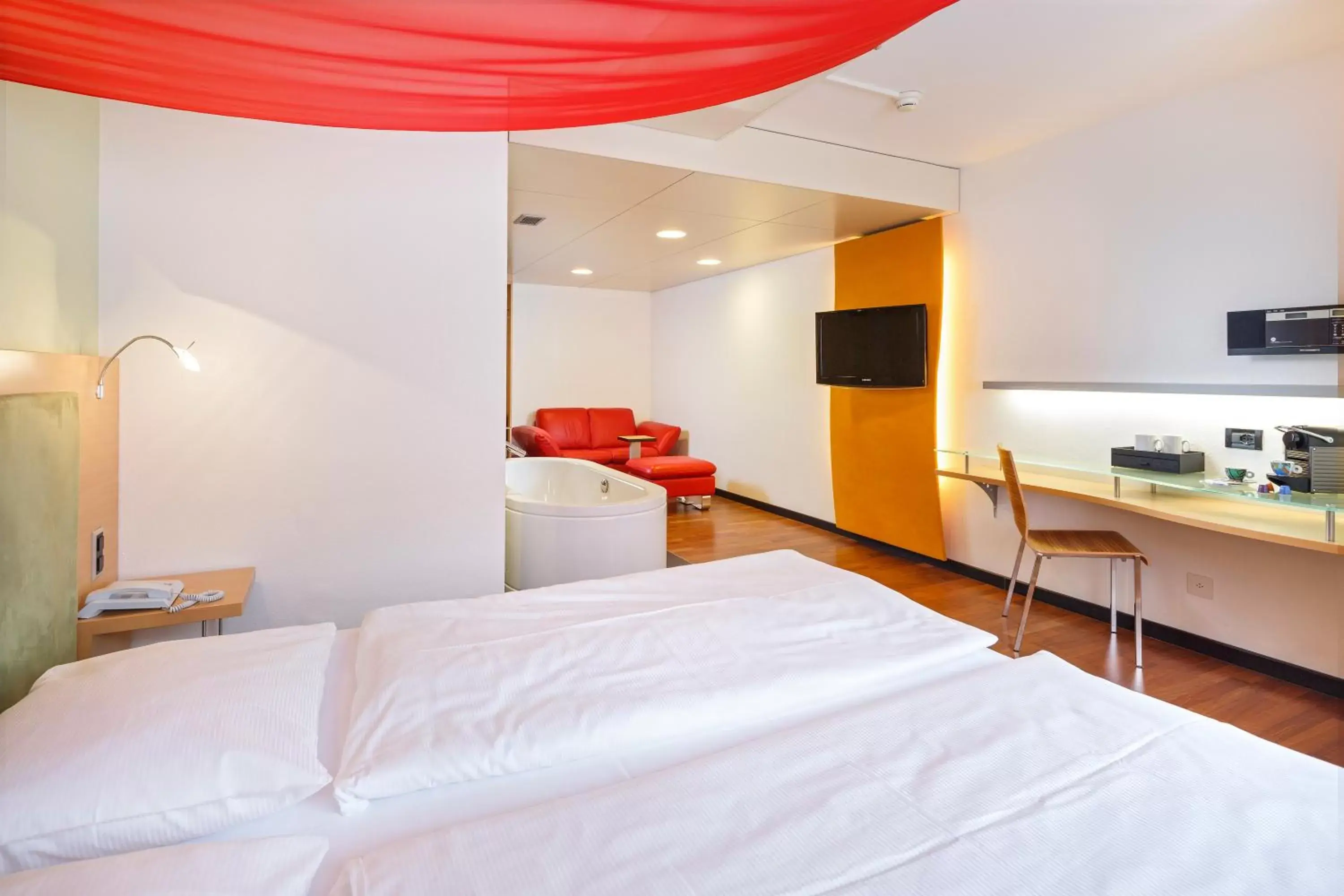 Deluxe Double Room in Ramada by Wyndham Baden Hotel du Parc Deluxe Double Room in Ramada by Wyndham Baden Hotel du Parc