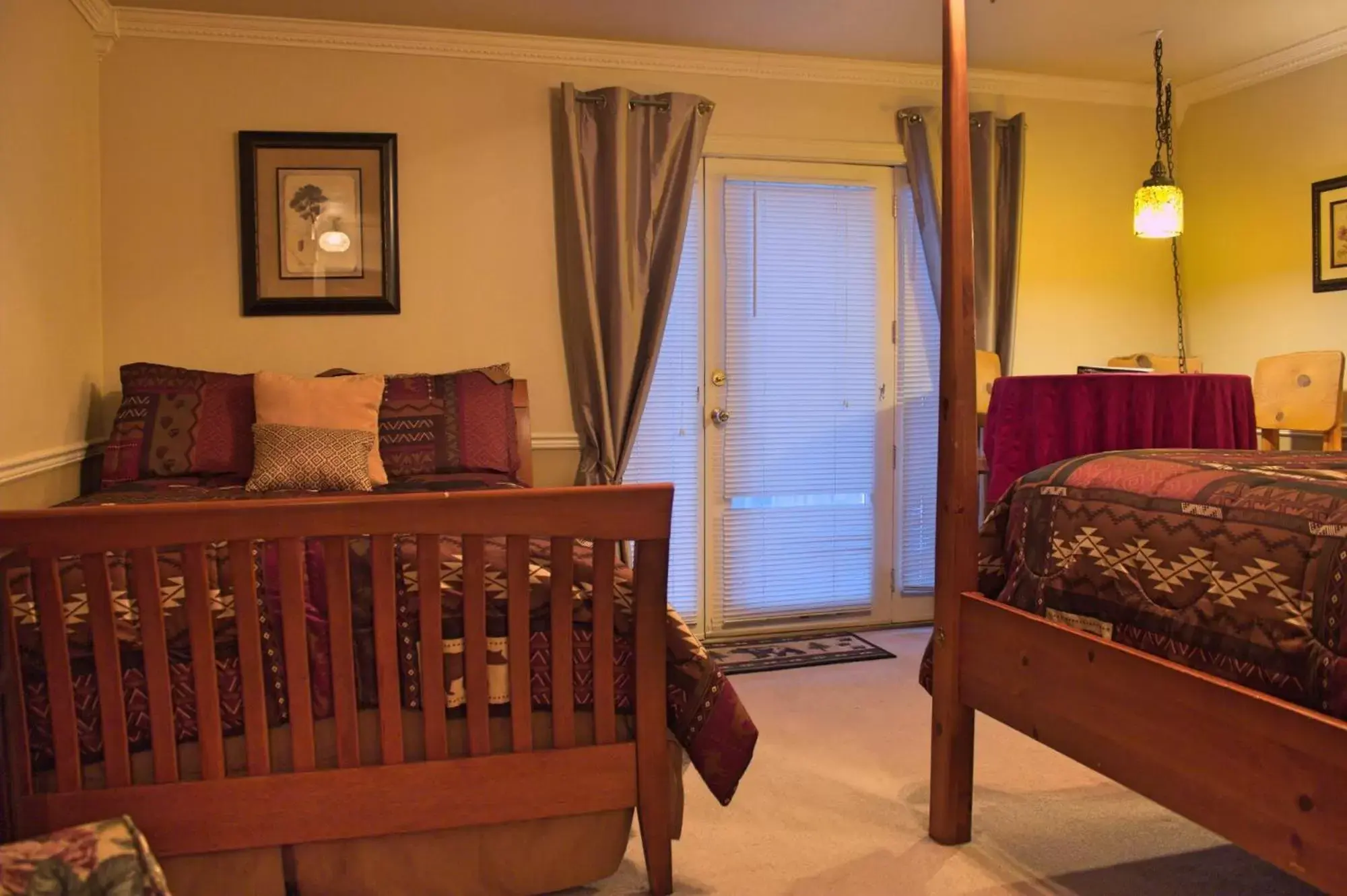 Queen Room with Two Queen Beds - Disability Access in Black Bear Manor Queen Room with Two Queen Beds - Disability Access in Black Bear Manor