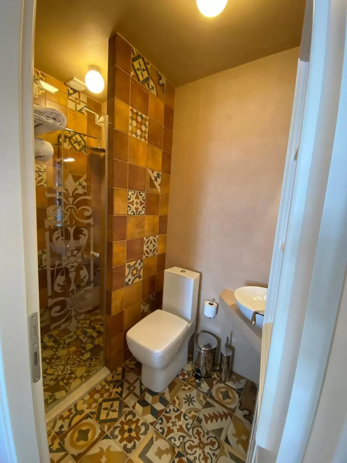 Twin Room with Lake View in HOTEL TSARSI Twin Room with Lake View in HOTEL TSARSI