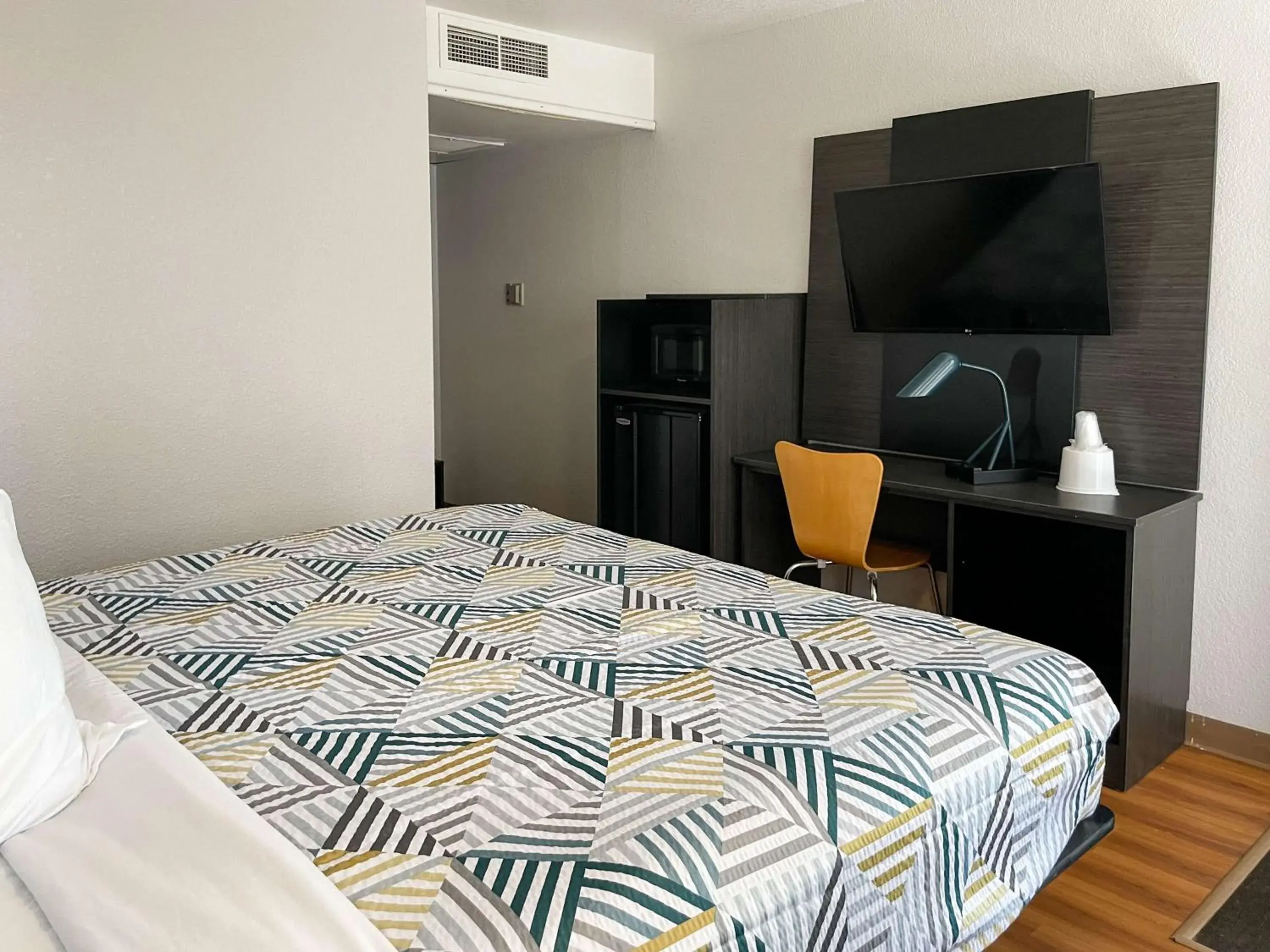 King Room - Disability Access in Motel 6 Cheyenne King Room - Disability Access in Motel 6 Cheyenne