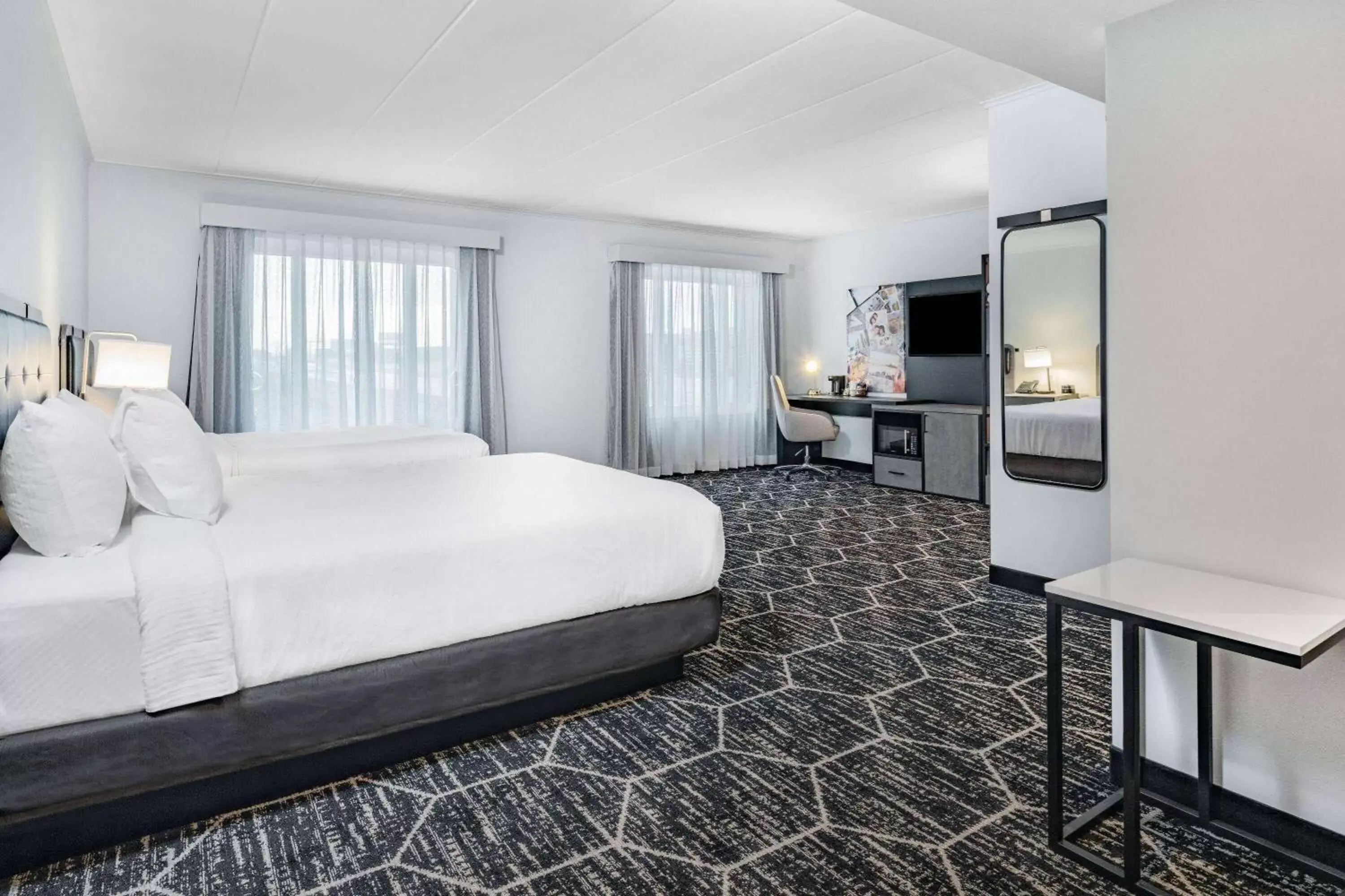 Business Queen Room with Two Queen Beds - Non-Smoking in La Quinta by Wyndham Chicago O'Hare Airport Business Queen Room with Two Queen Beds - Non-Smoking in La Quinta by Wyndham Chicago O'Hare Airport