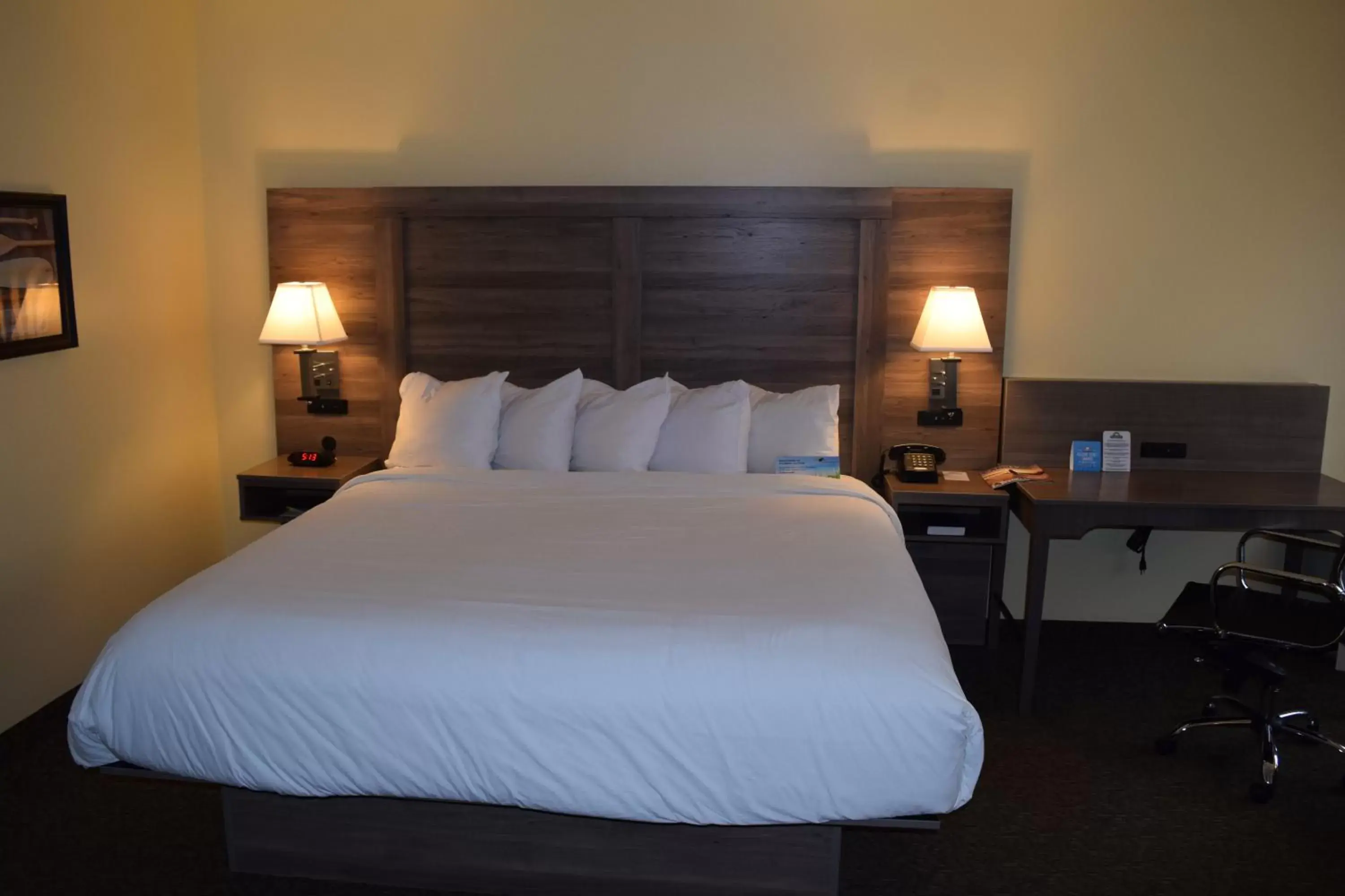 King Room - Non-Smoking in Days Inn by Wyndham Cadillac King Room - Non-Smoking in Days Inn by Wyndham Cadillac