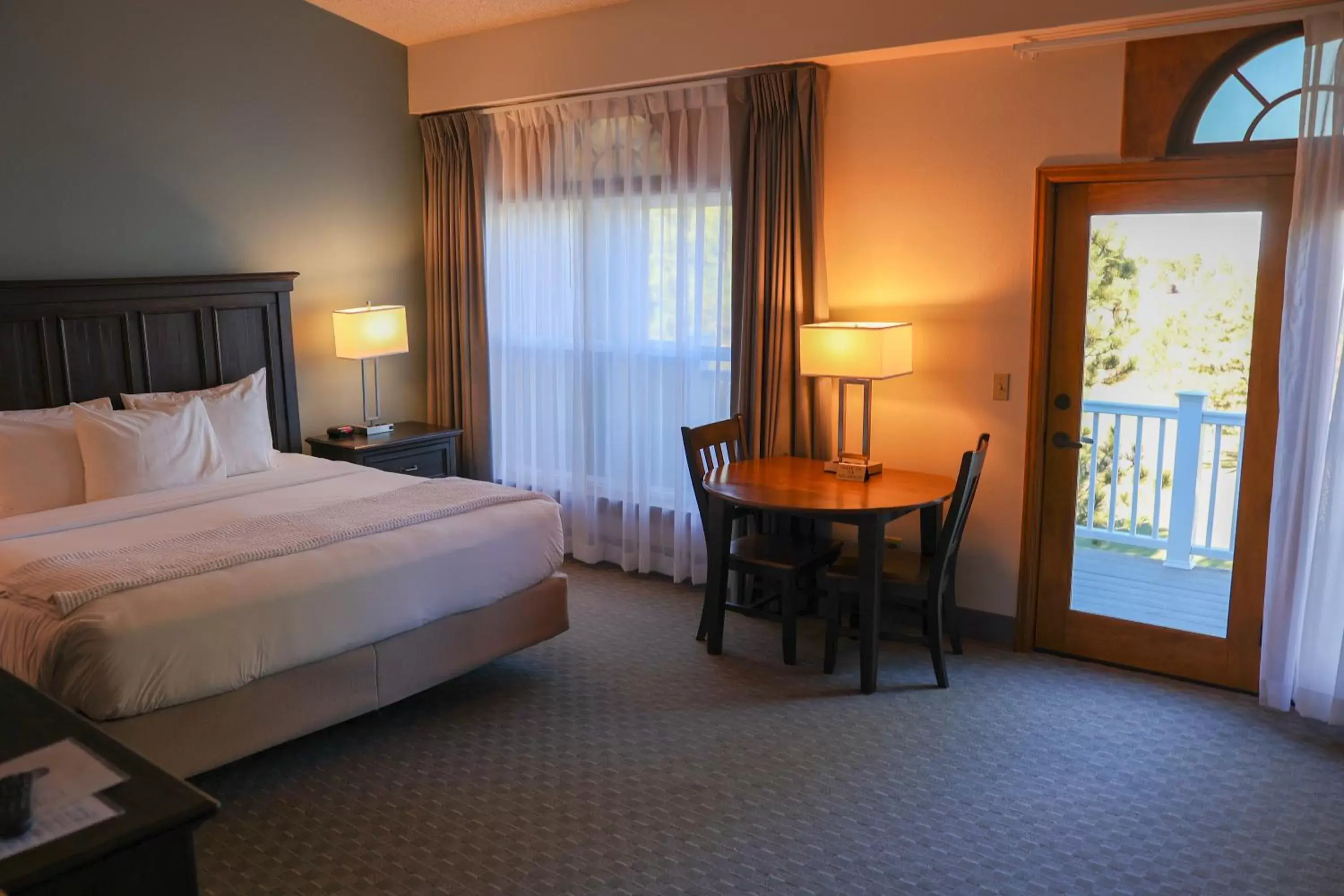 Deluxe King Room in Lone Tree Golf Club and Hotel Deluxe King Room in Lone Tree Golf Club and Hotel