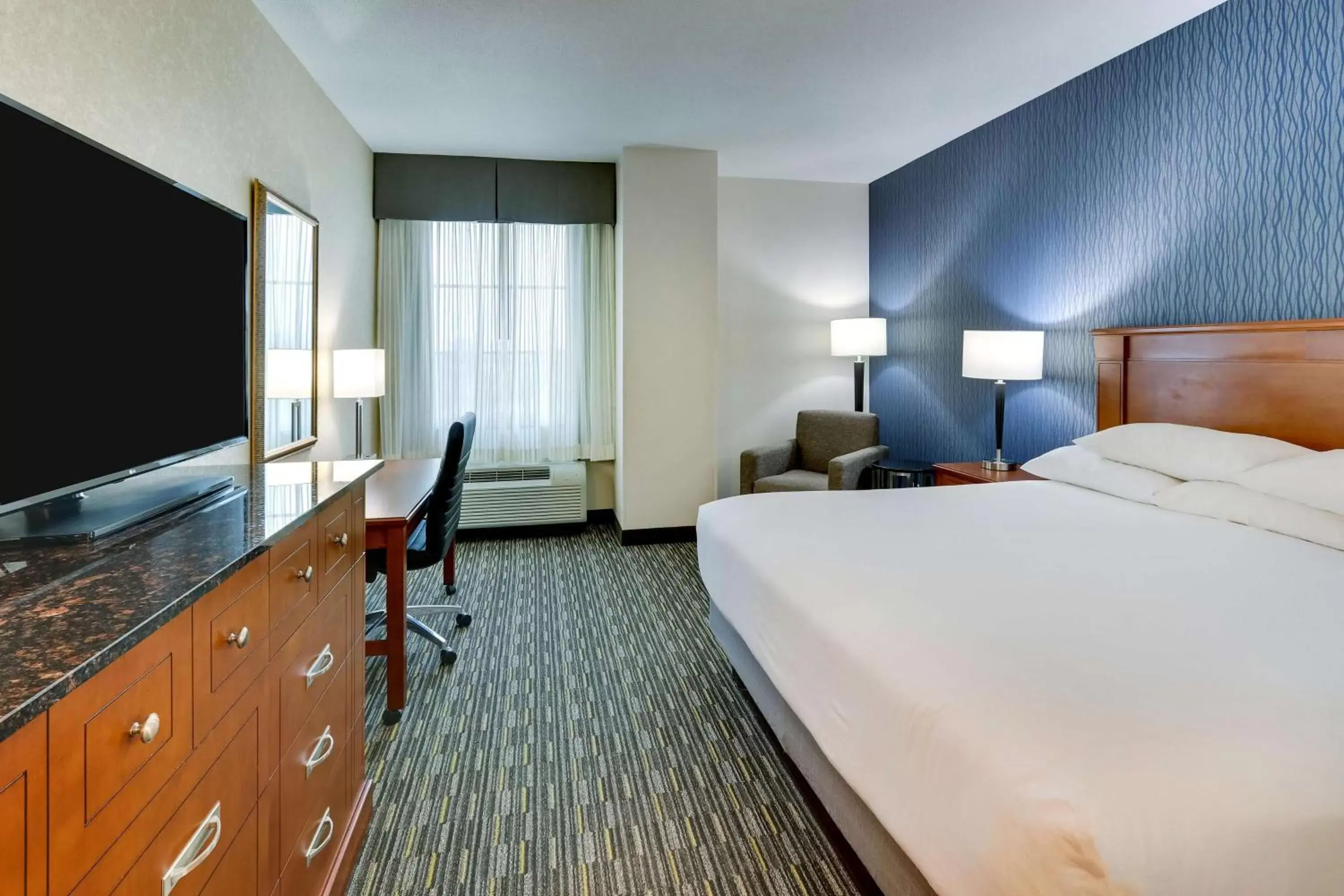 Deluxe King Meeting Room, 2 Rooms - Accessible, Tub in Drury Inn & Suites Sikeston Deluxe King Meeting Room, 2 Rooms - Accessible, Tub in Drury Inn & Suites Sikeston