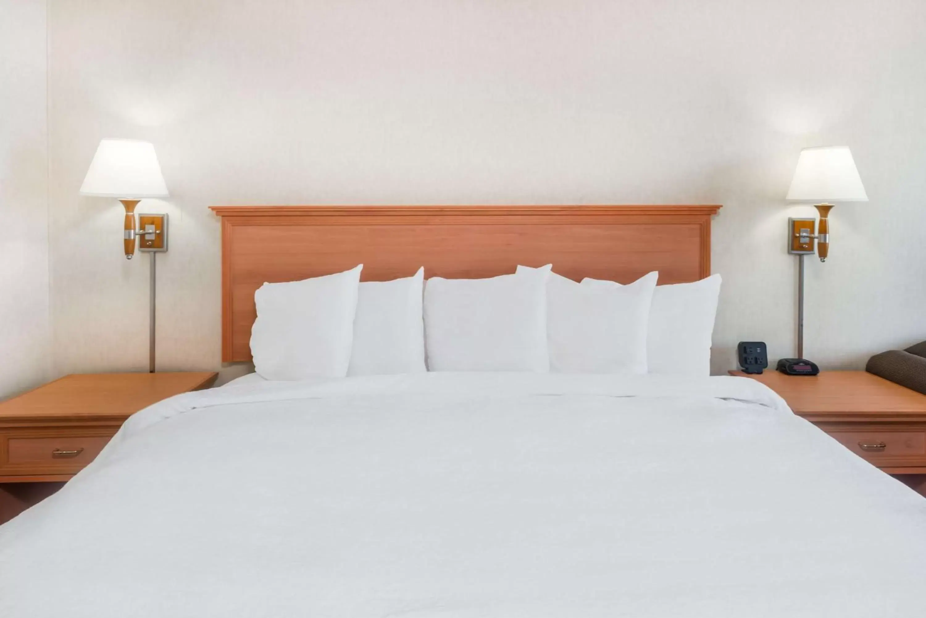 Queen Room with Two Queen Beds - Mobility Access/Non-Smoking in Howard Johnson by Wyndham Gillette Queen Room with Two Queen Beds - Mobility Access/Non-Smoking in Howard Johnson by Wyndham Gillette