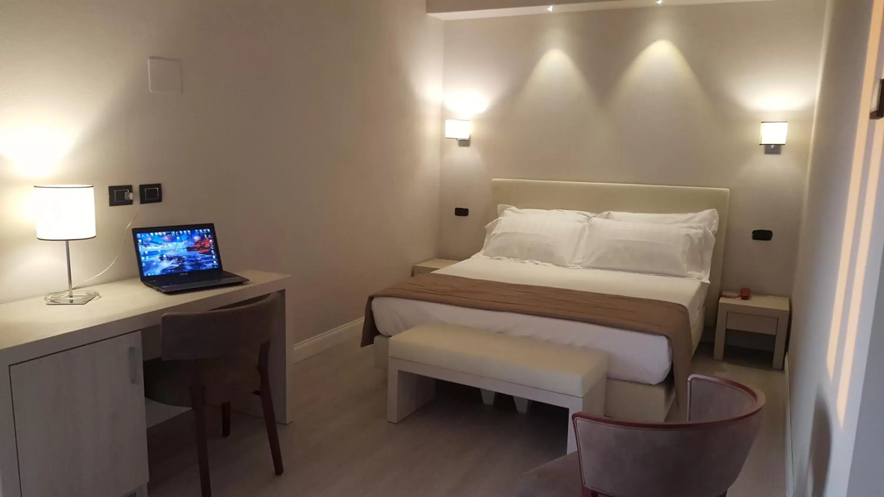 Deluxe Double Room in Hotel Villa Barsanti Deluxe Double Room in Hotel Villa Barsanti