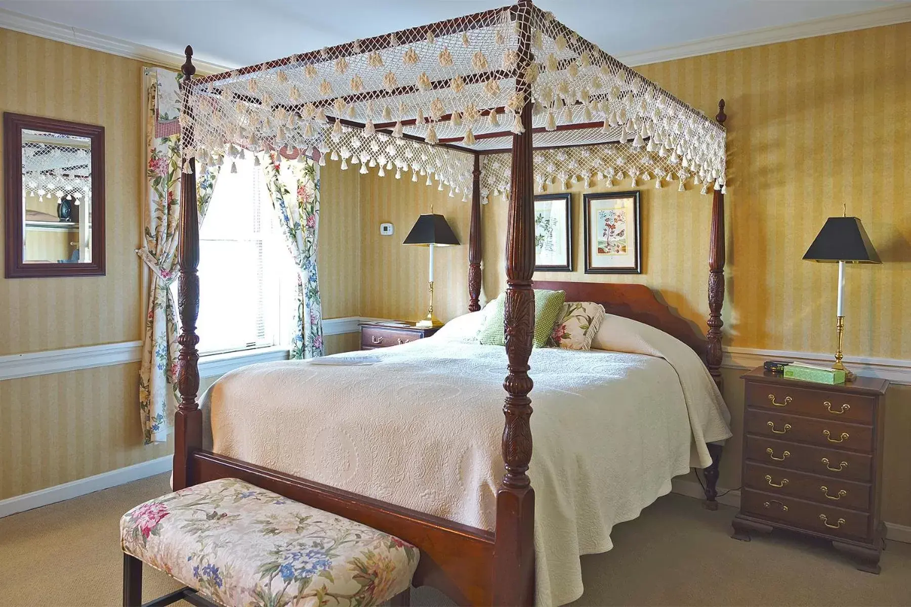 Superior Queen Room in Strasburg Village Inn Superior Queen Room in Strasburg Village Inn