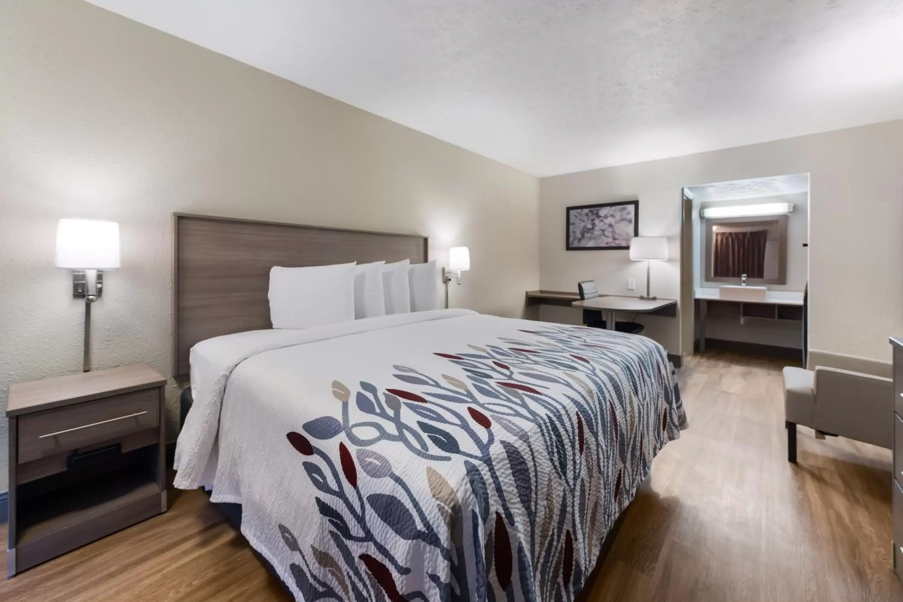 Superior King Room Smoke Free in Red Roof Inn Dayton - Moraine/U of Dayton Superior King Room Smoke Free in Red Roof Inn Dayton - Moraine/U of Dayton