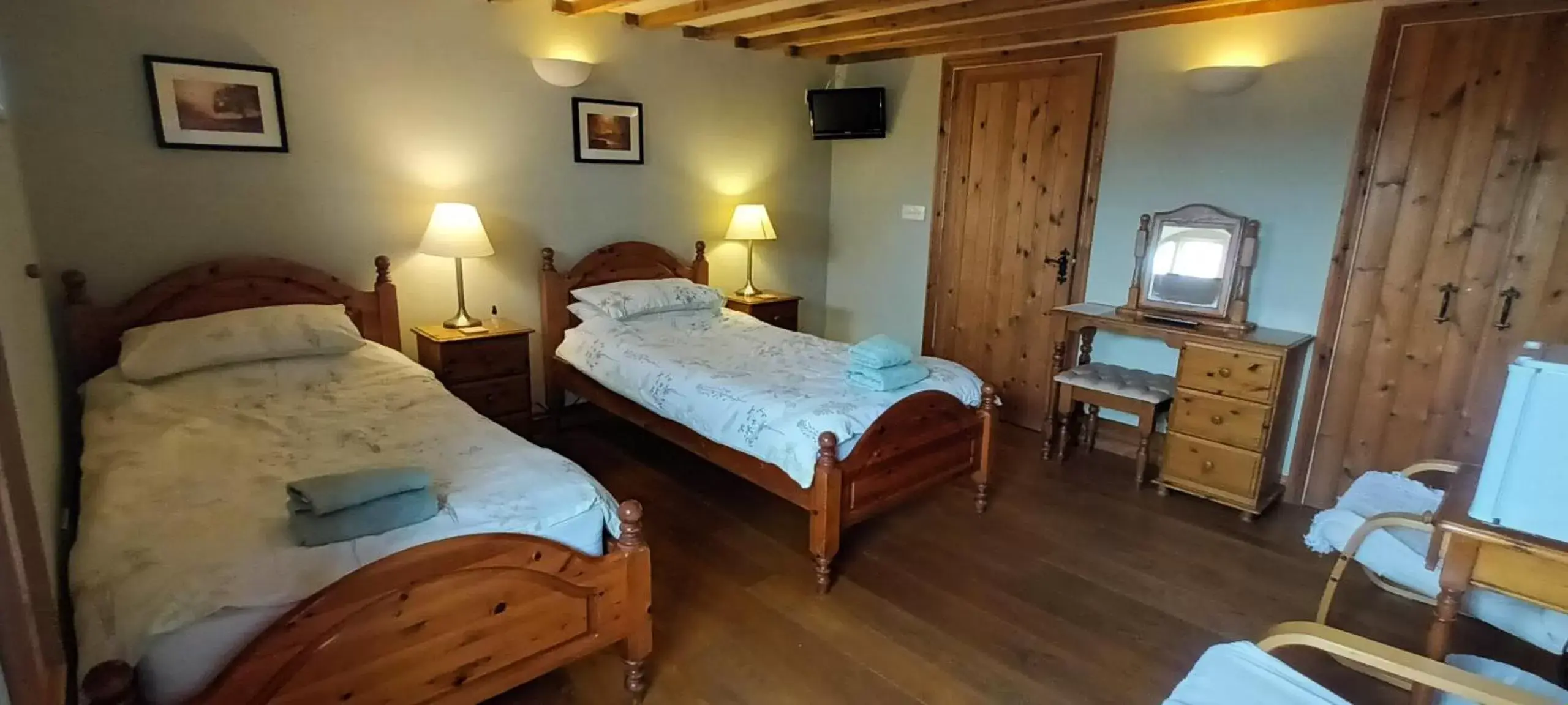 Twin Room with Private Bathroom in Henllys Estate B and B Twin Room with Private Bathroom in Henllys Estate B and B