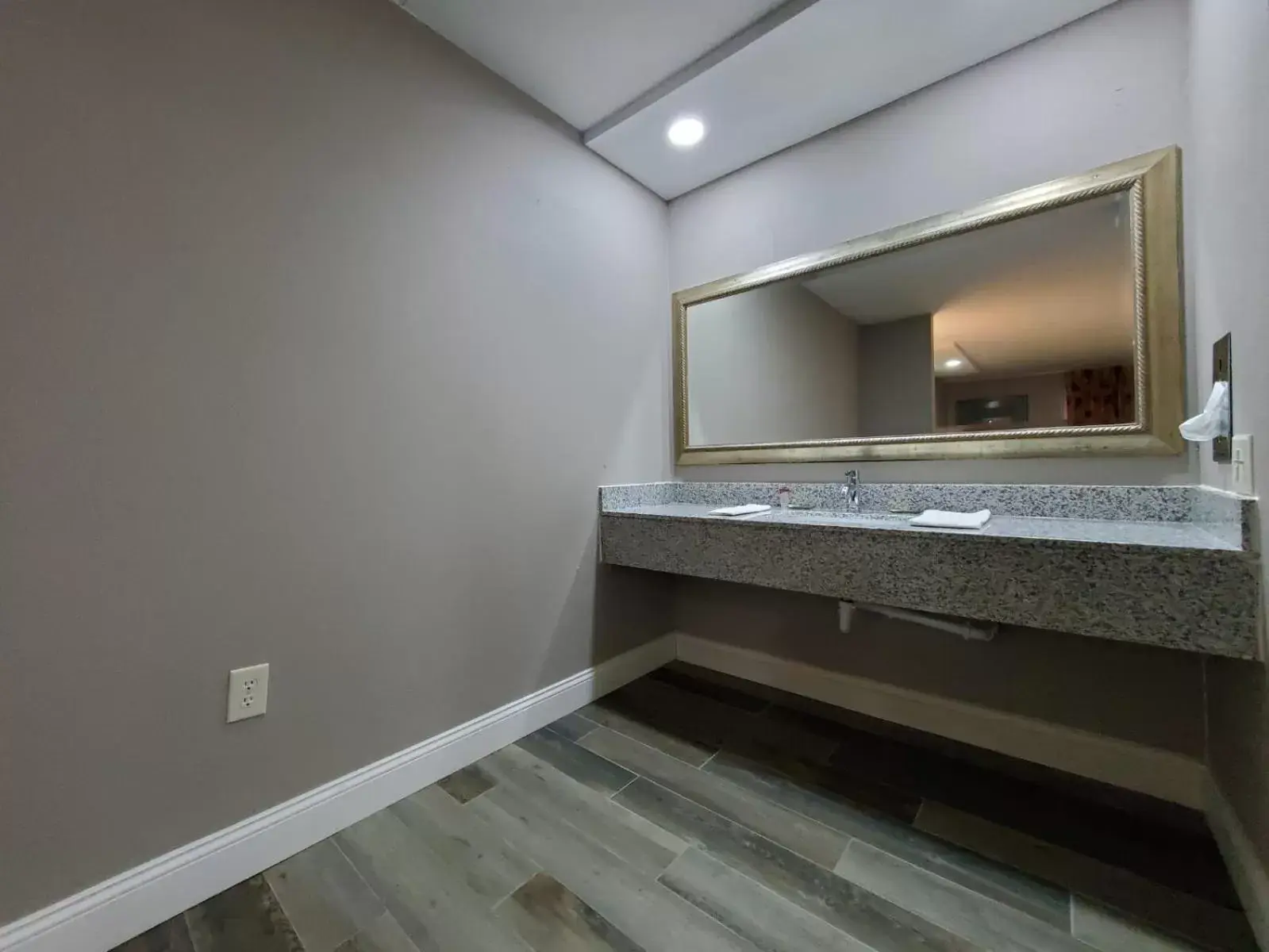 Standard Suite in Scottish Inns & Suites Standard Suite in Scottish Inns & Suites