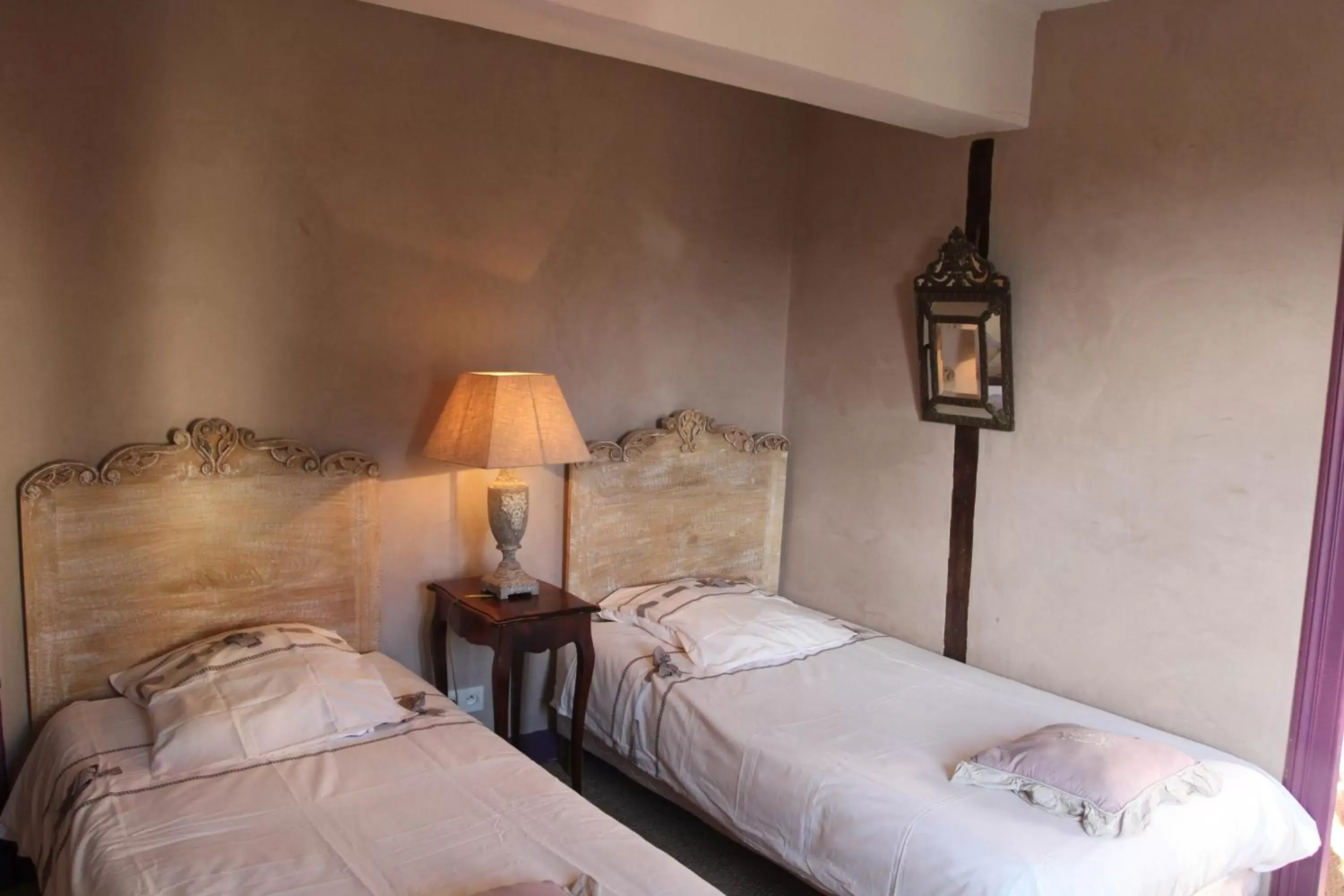 Triple Room with Shower in Chambres d'Hôtes Le Mas Triple Room with Shower in Chambres d'Hôtes Le Mas