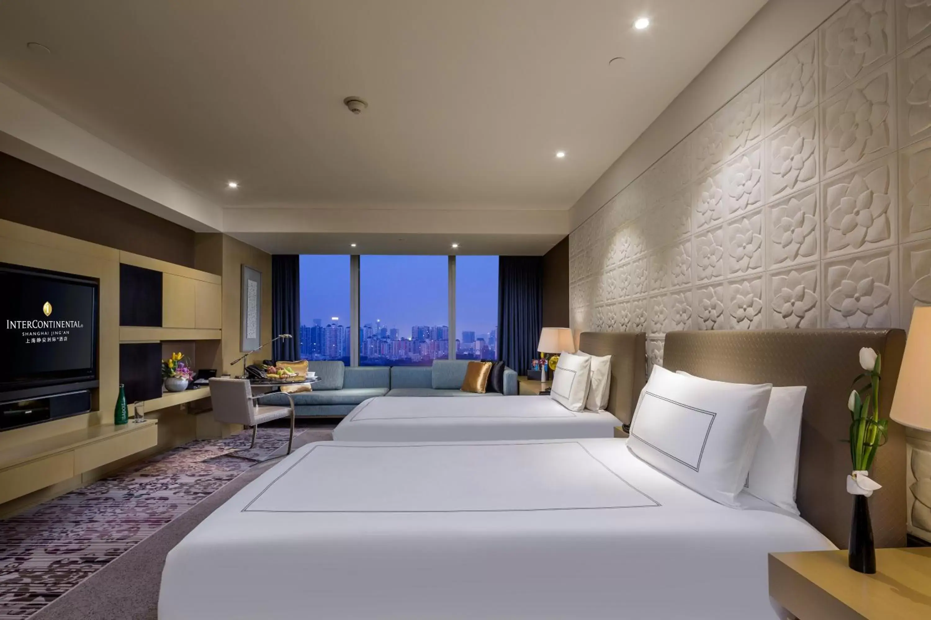 Classic Twin Room with City View in InterContinental Shanghai Jing' An by IHG Classic Twin Room with City View in InterContinental Shanghai Jing' An by IHG