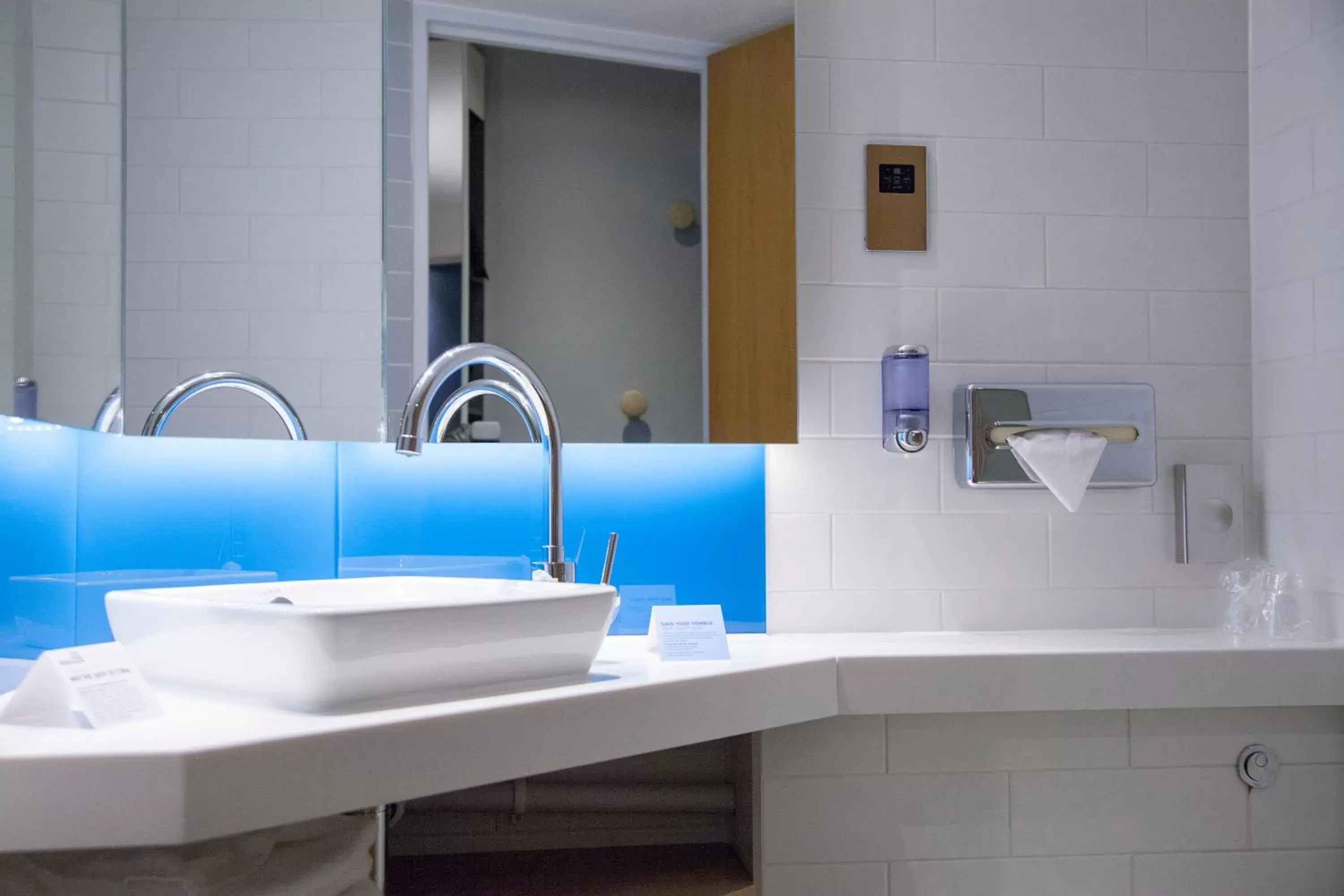 Standard King Room with Free Hot Breakfast in Holiday Inn Express Cardiff Bay by IHG Standard King Room with Free Hot Breakfast in Holiday Inn Express Cardiff Bay by IHG