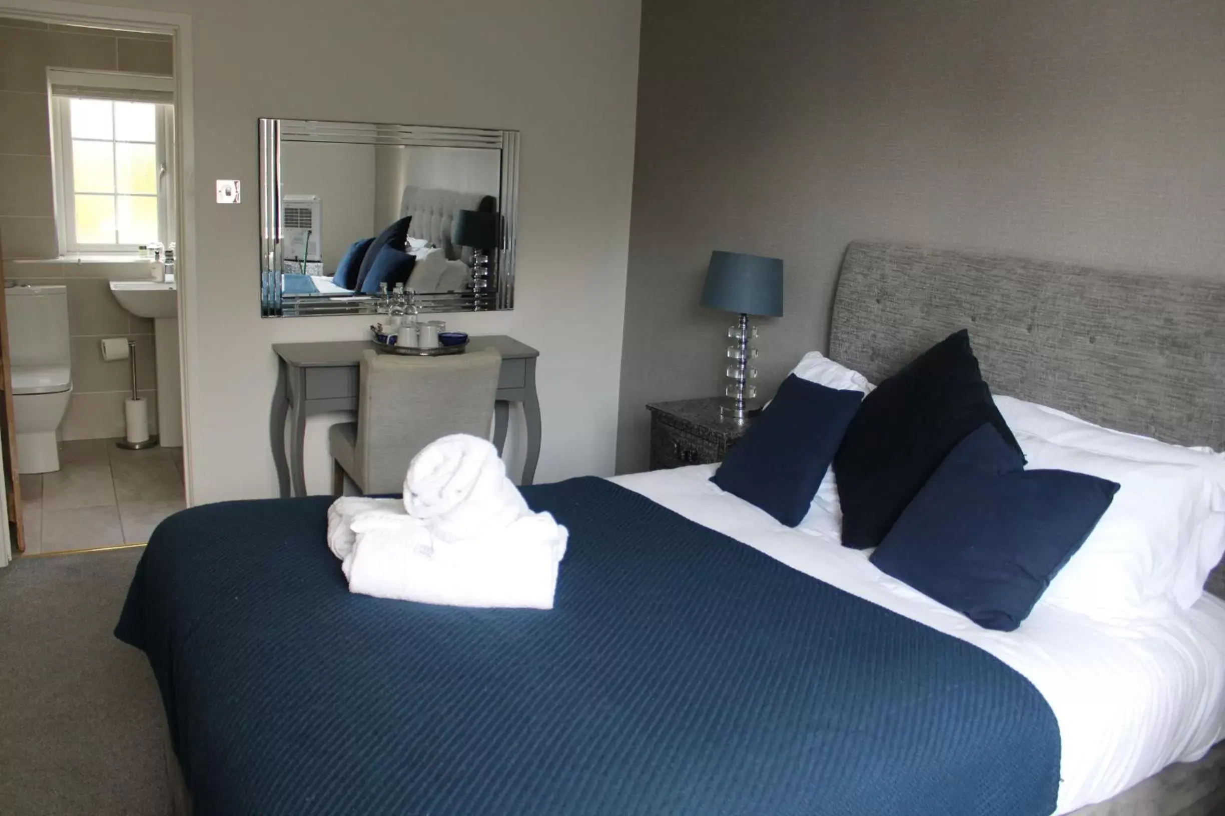 Deluxe Double Room with Bath in Monkey Brewhouse Deluxe Double Room with Bath in Monkey Brewhouse