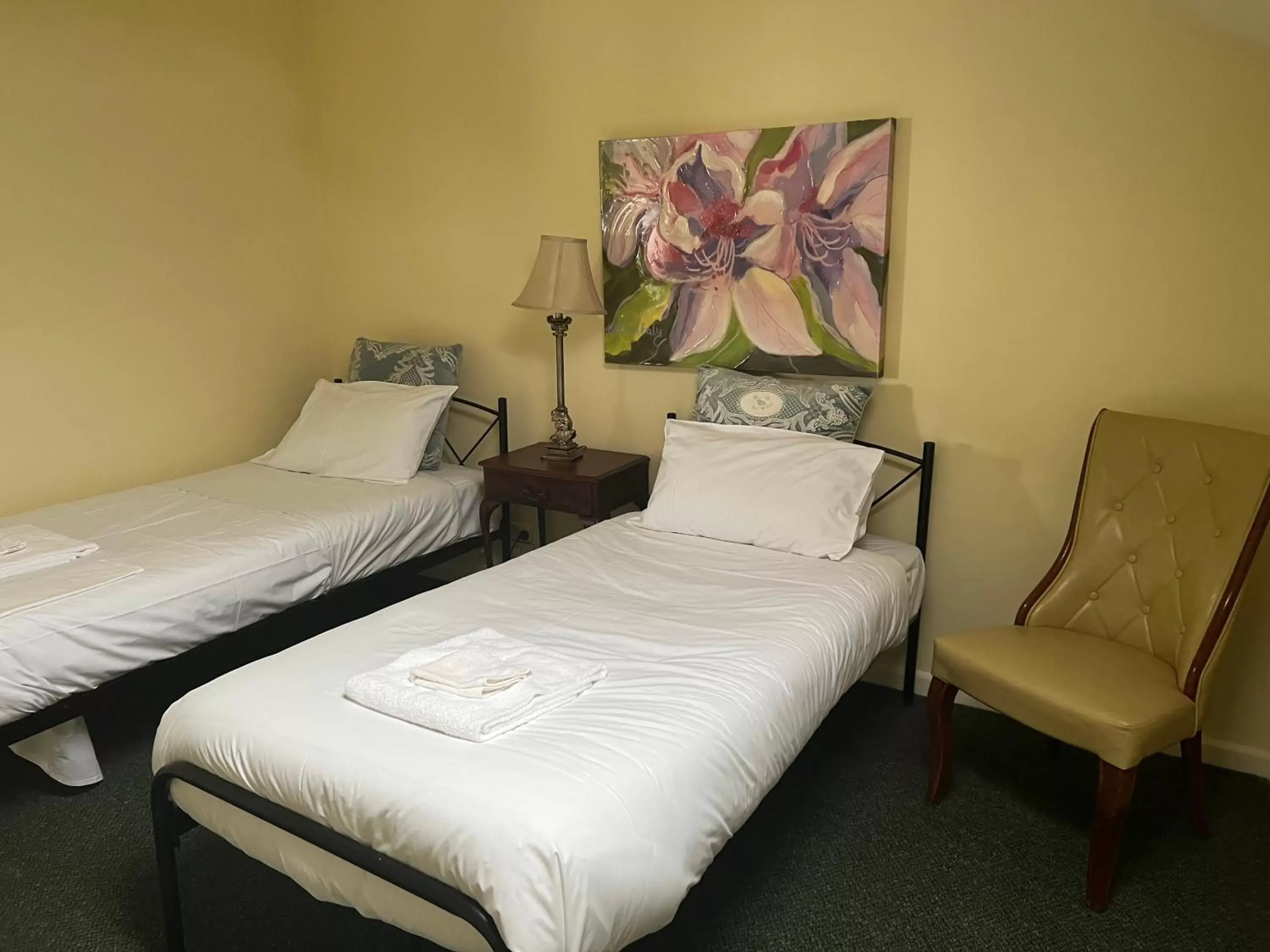 Family Suite in Toorak Manor Hotel Free Parking Family Suite in Toorak Manor Hotel Free Parking