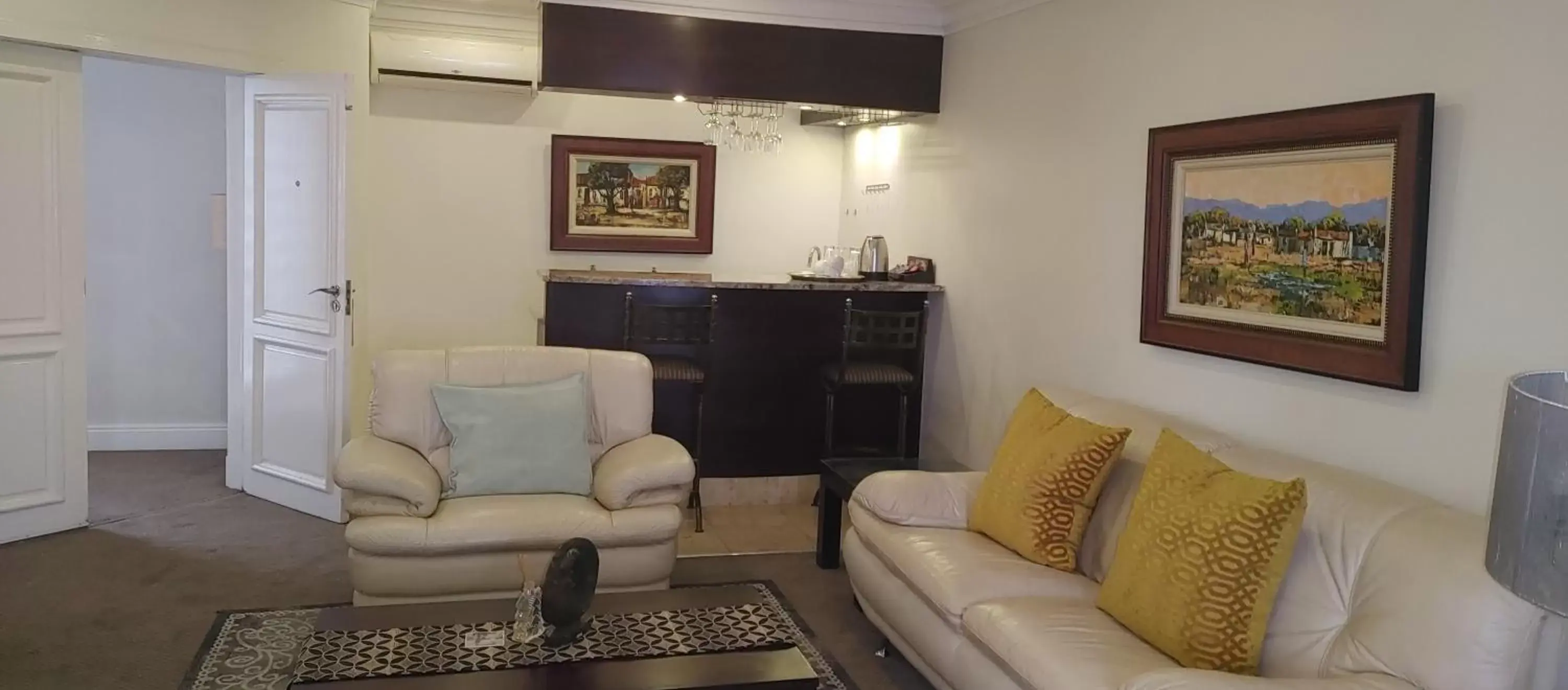 Presidential Suite in 131 on Herbert Baker Boutique Hotel Presidential Suite in 131 on Herbert Baker Boutique Hotel