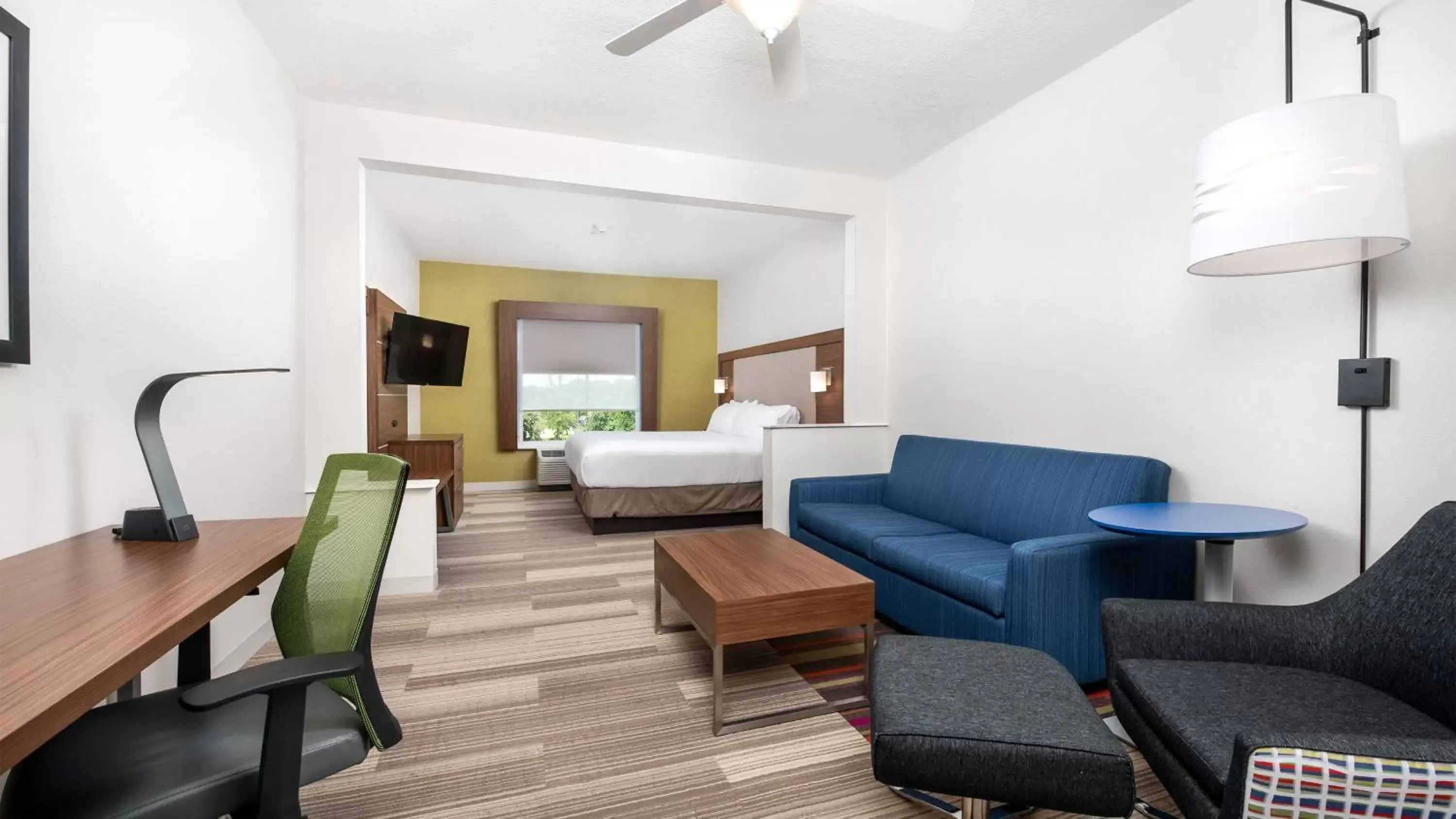 King Suite with Sofa Bed in Holiday Inn Express Hotel and Suites Conroe by IHG King Suite with Sofa Bed in Holiday Inn Express Hotel and Suites Conroe by IHG