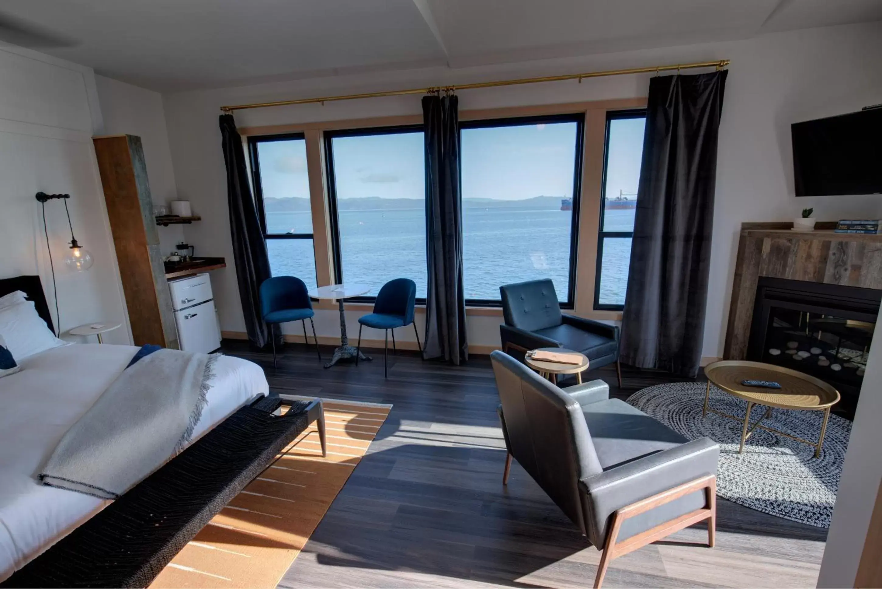 Deluxe King Studio in Bowline Hotel Deluxe King Studio in Bowline Hotel