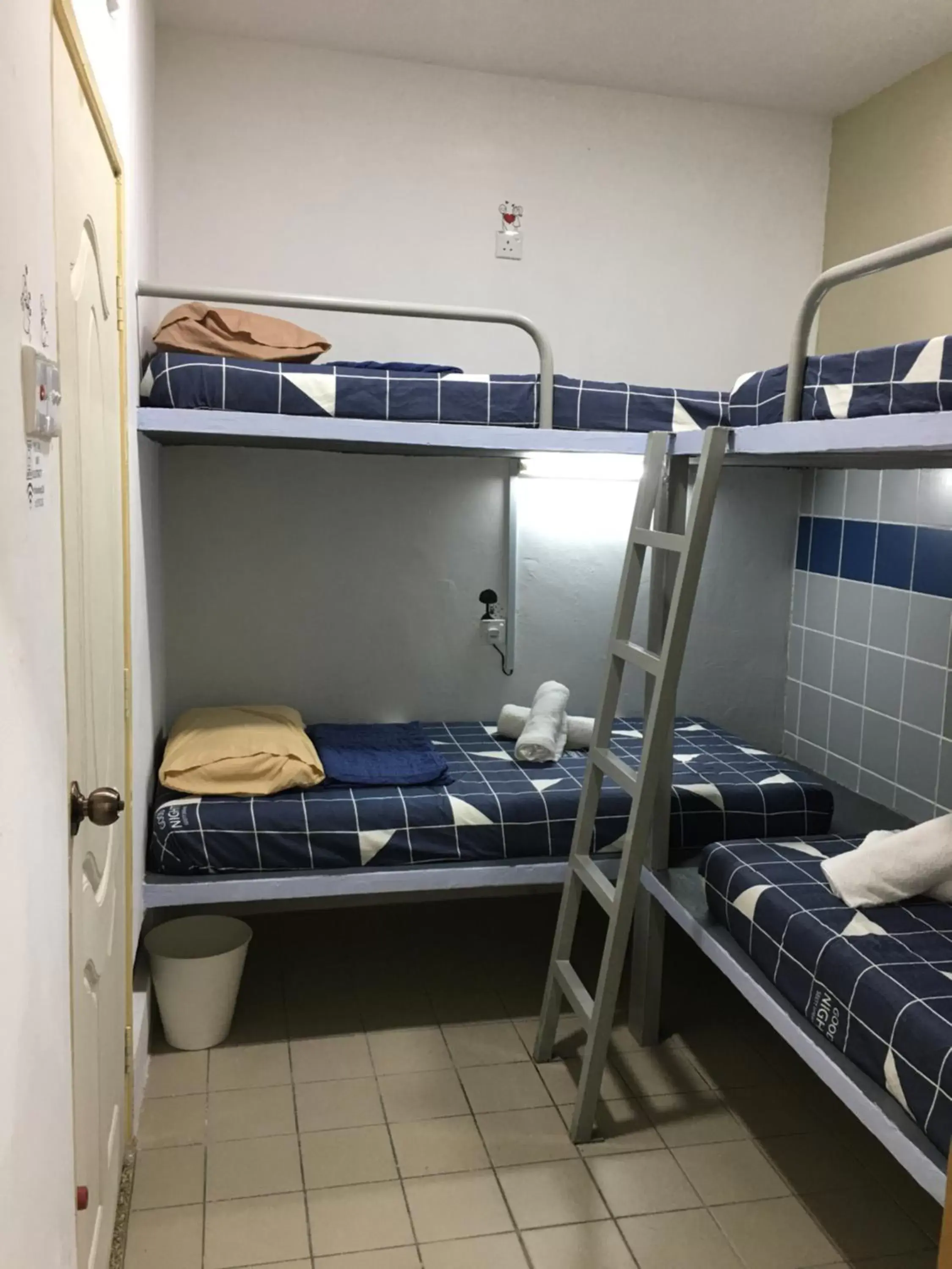 Quadruple Room with Private Bathroom in Thian Siong Inn Quadruple Room with Private Bathroom in Thian Siong Inn