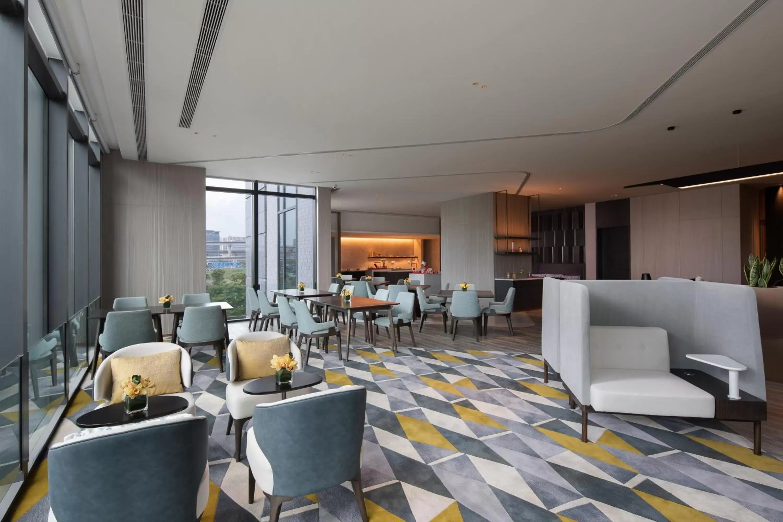 Standard King Room with Lake View - Lounge Access in Crowne Plaza Foshan Nanhai, an IHG Hotel Standard King Room with Lake View - Lounge Access in Crowne Plaza Foshan Nanhai, an IHG Hotel