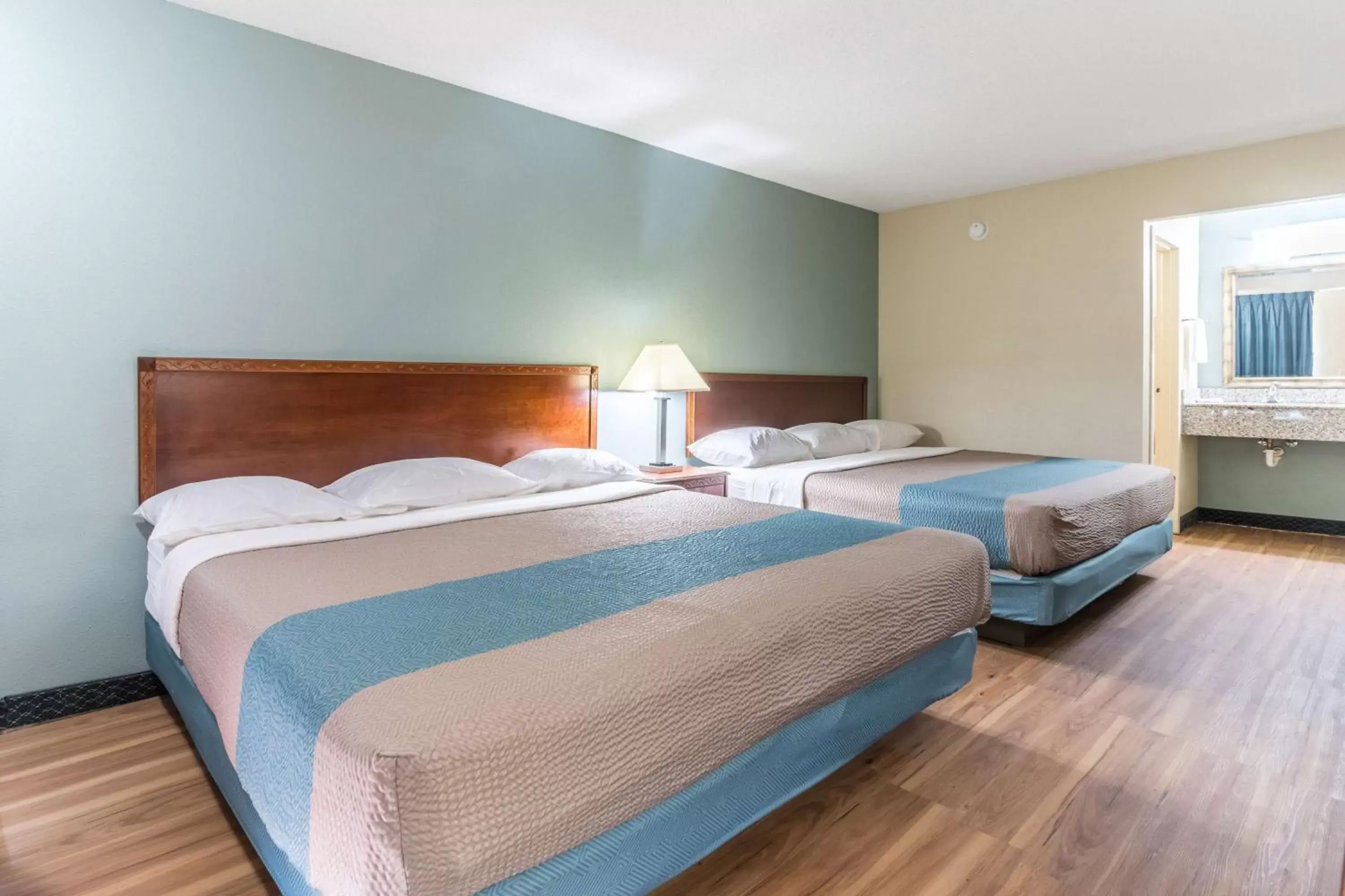 Deluxe Queen Room with Two Queen Beds - single occupancy - Non-Smoking in Motel 6-Kenly, NC Deluxe Queen Room with Two Queen Beds - single occupancy - Non-Smoking in Motel 6-Kenly, NC