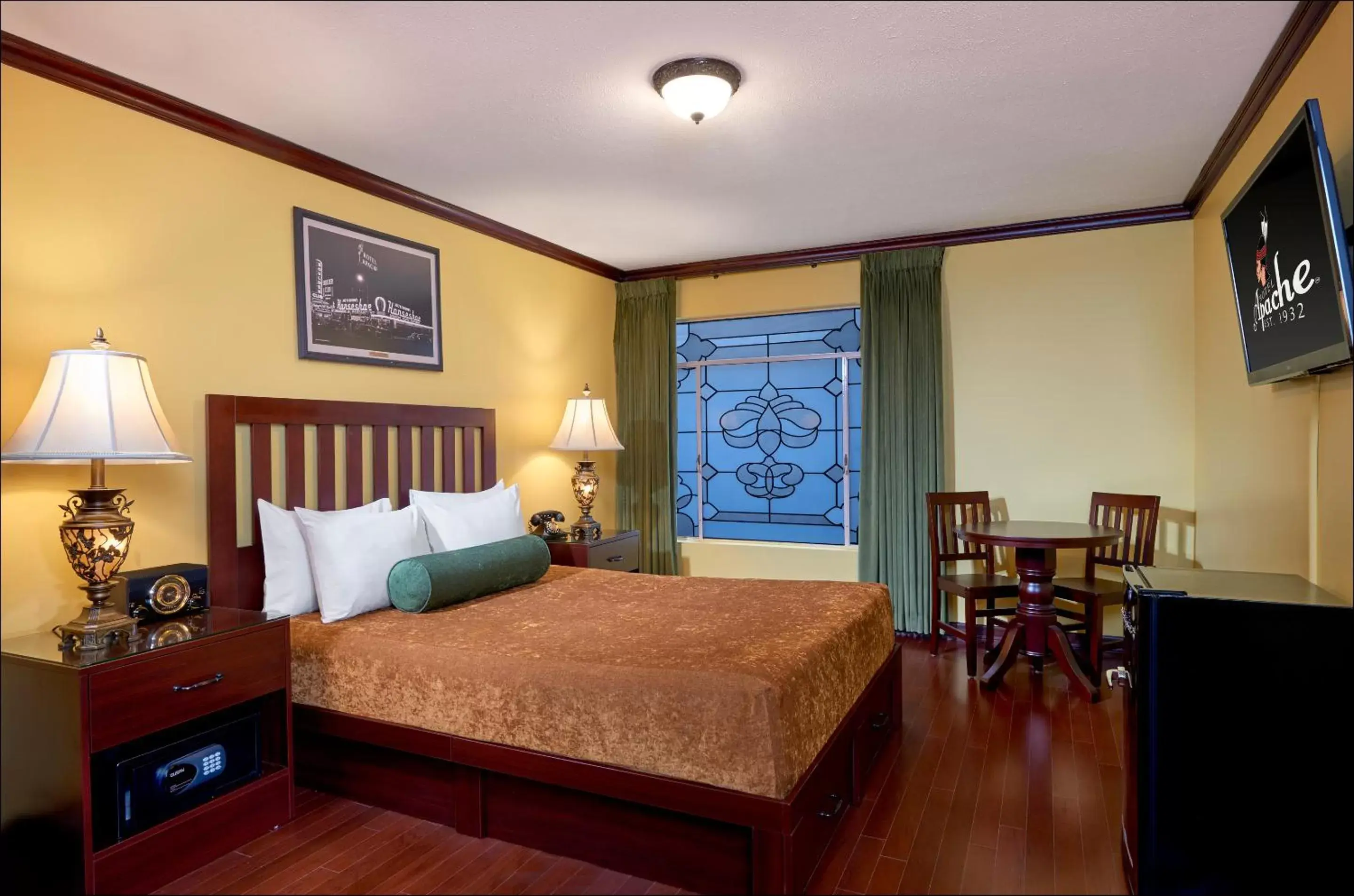 Superior Queen Room in Hotel Apache Superior Queen Room in Hotel Apache