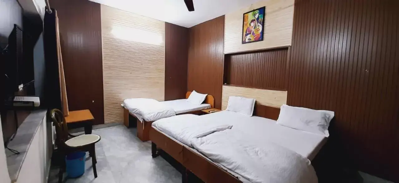 Comfort Quadruple Room in Gokul guest house Comfort Quadruple Room in Gokul guest house