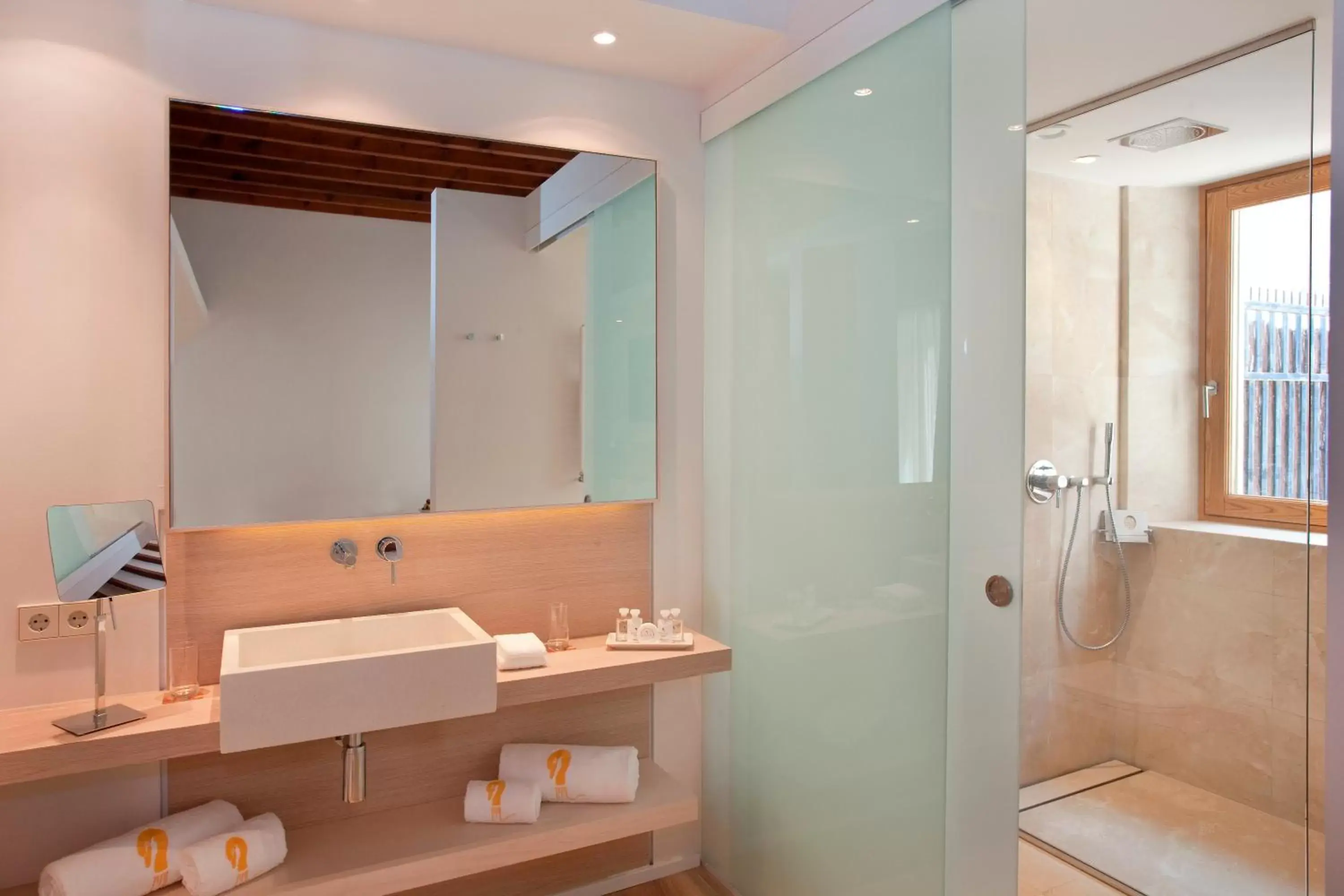 Deluxe Double Room with Private Courtyard in Fontsanta Hotel Thermal & Spa - Adults Only Deluxe Double Room with Private Courtyard in Fontsanta Hotel Thermal & Spa - Adults Only