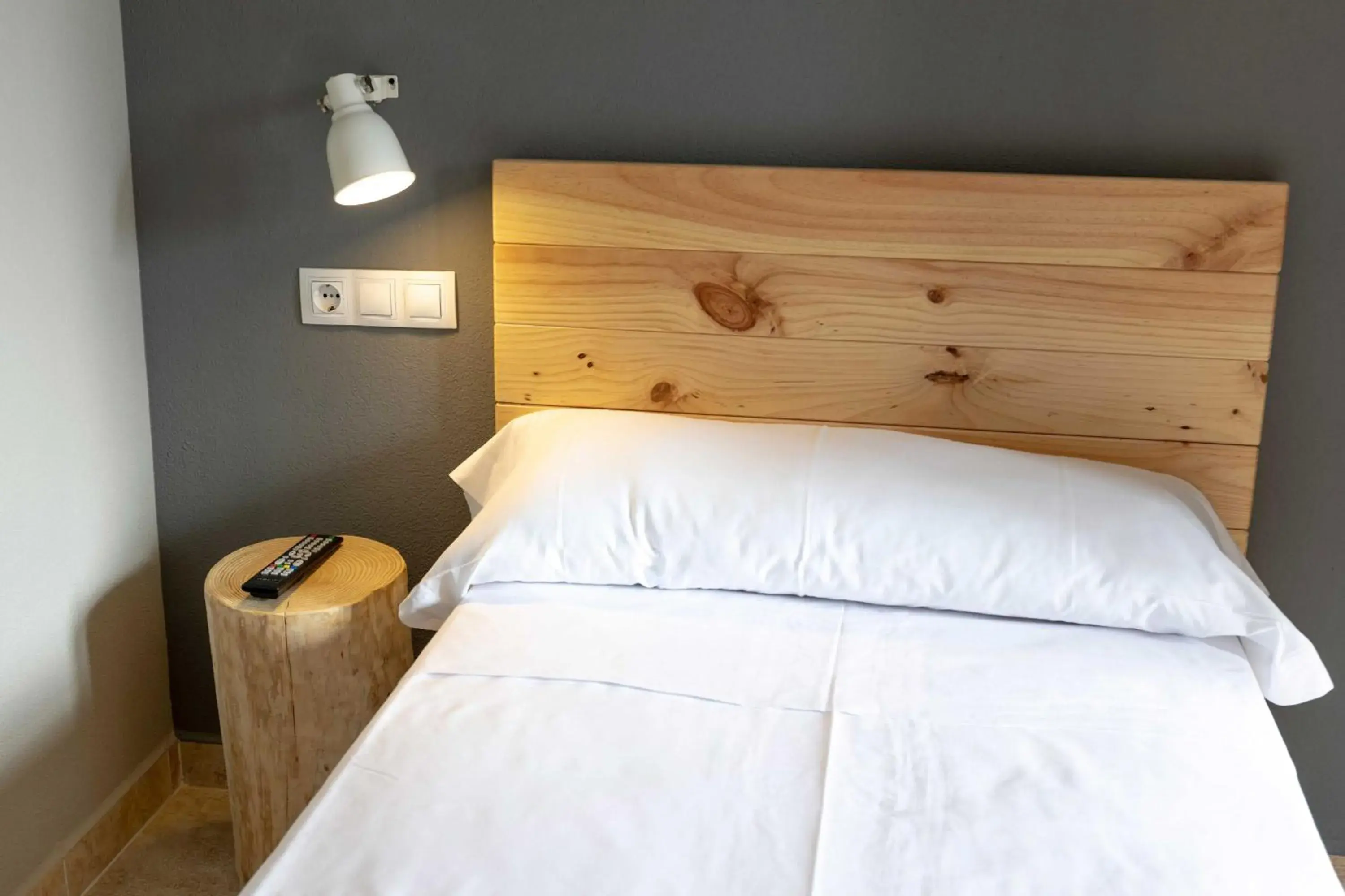 Budget Single Room in Alda Estella Hostel Budget Single Room in Alda Estella Hostel