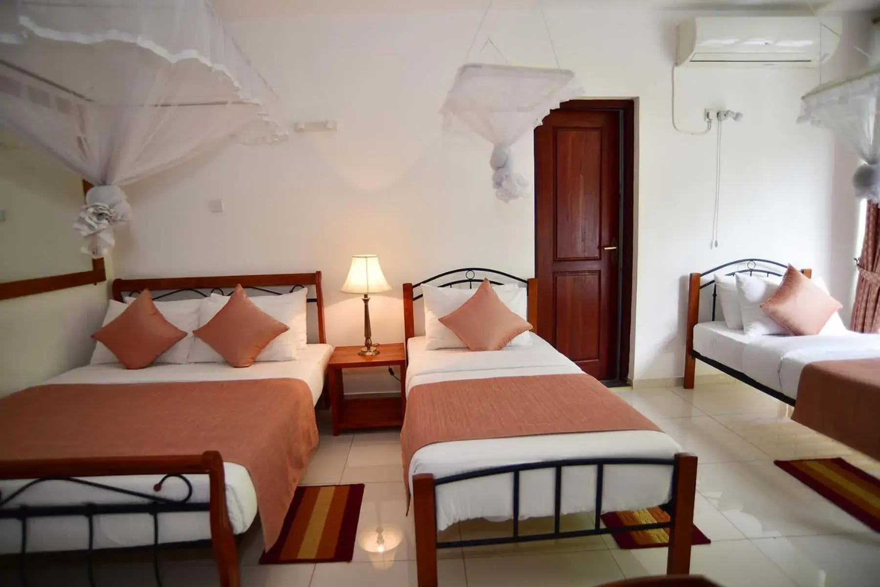 Super Deluxe Family Room in Colombo Villa Super Deluxe Family Room in Colombo Villa