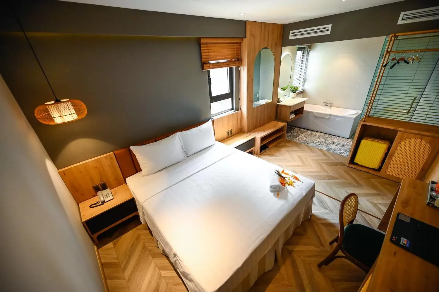 Deluxe Double Room in La Opera Saigon Hotel Deluxe Double Room in La Opera Saigon Hotel