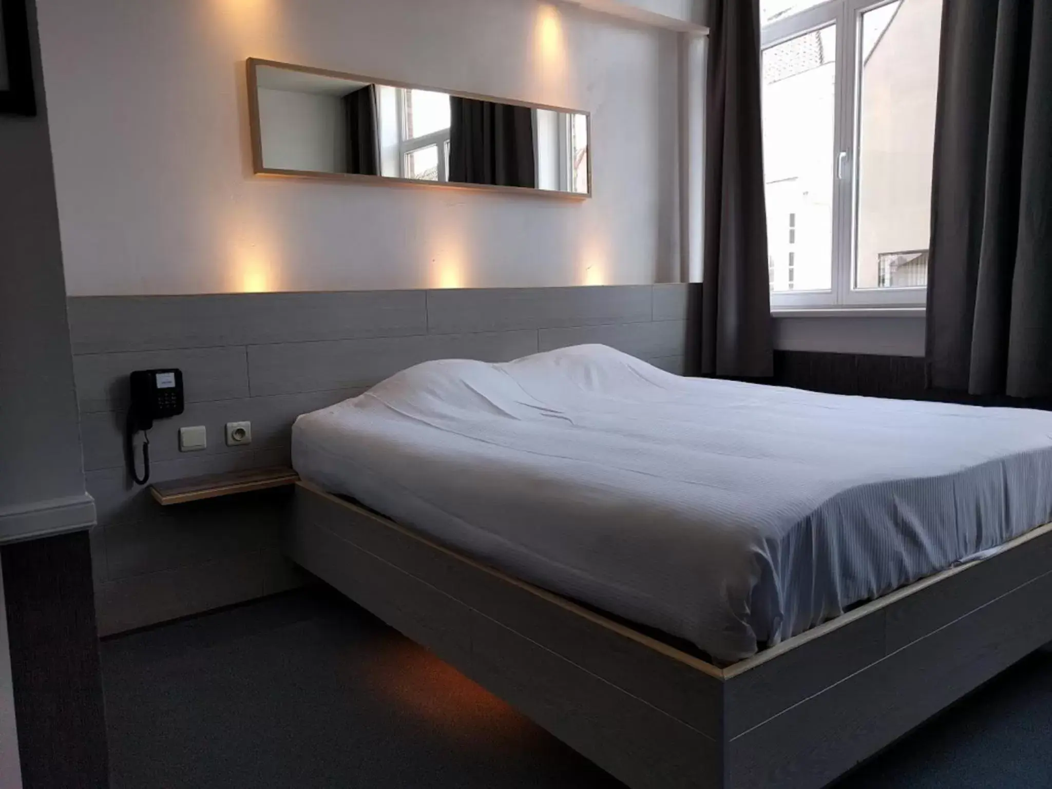 Comfort Double Room in Canalview Hotel Ter Reien Comfort Double Room in Canalview Hotel Ter Reien