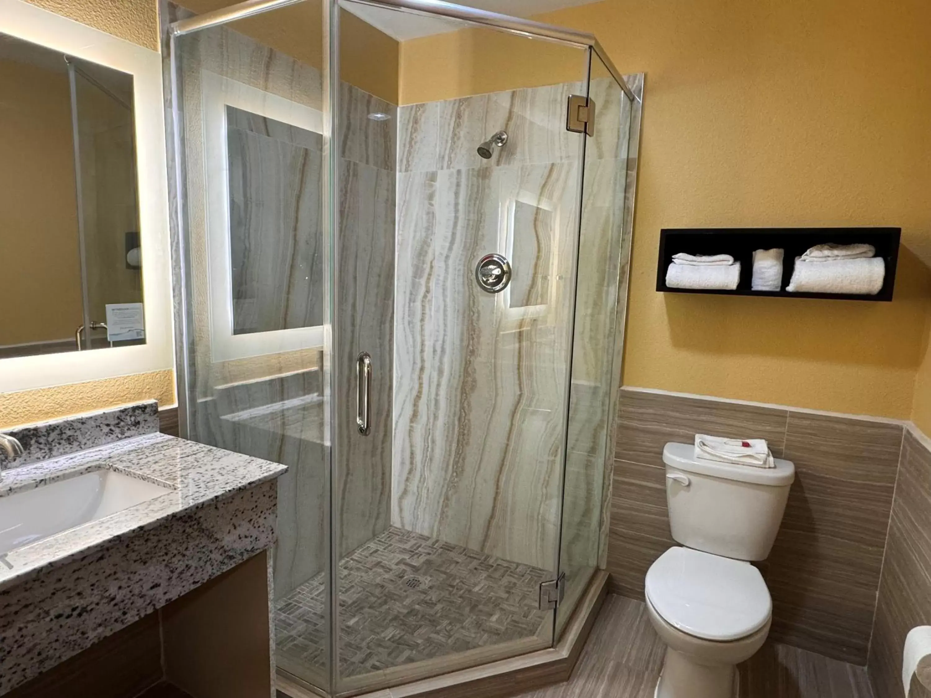 Queen Room - Smoking in Super 8 by Wyndham Pasadena Queen Room - Smoking in Super 8 by Wyndham Pasadena