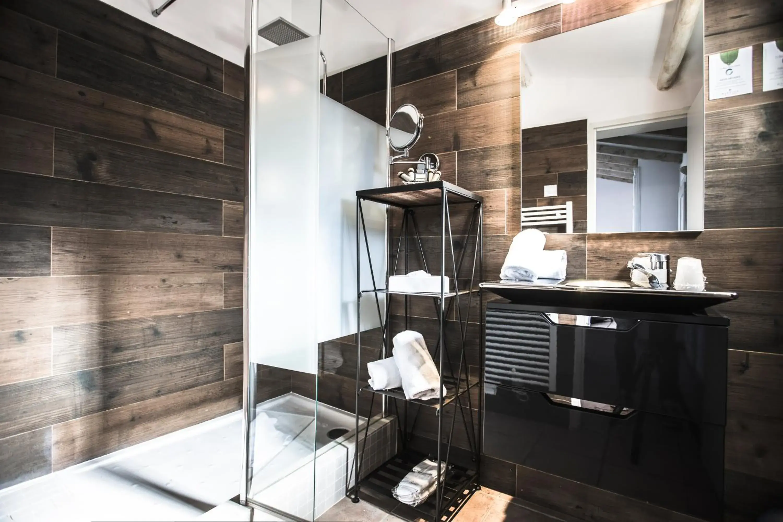 Deluxe Double Room in Le Roc E Fiori Hotel - Les Collectionneurs Deluxe Double Room in Le Roc E Fiori Hotel - Les Collectionneurs