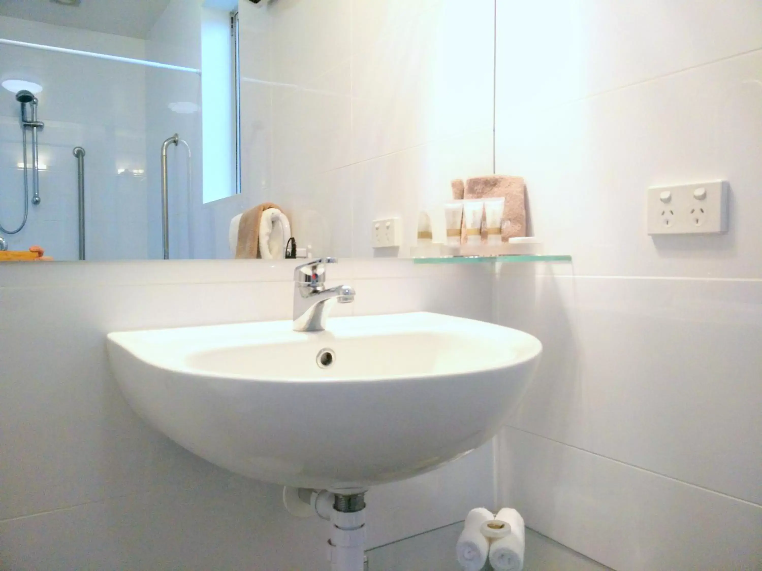 King Room - Disability Access in Airport Palms Motel King Room - Disability Access in Airport Palms Motel